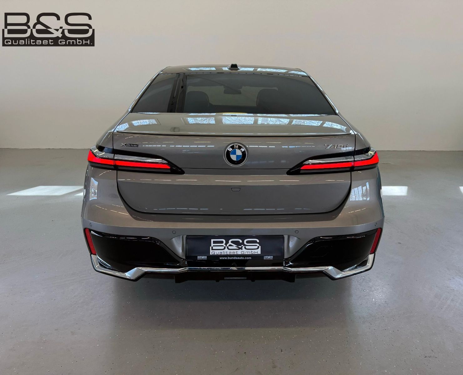 Fahrzeugabbildung BMW 740 d xDrive M Sport FondEnt,Aut.Tür,Sky,B&W,Exe