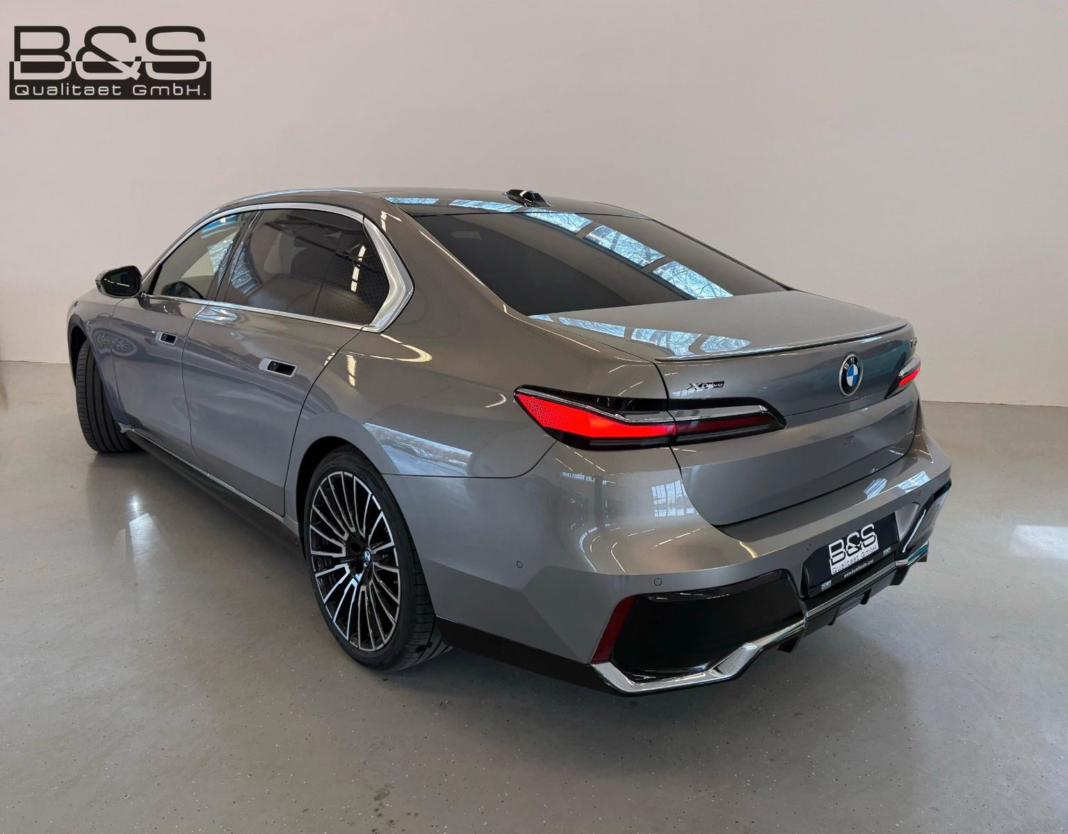 Fahrzeugabbildung BMW 740 d xDrive M Sport FondEnt,Aut.Tür,Sky,B&W,Exe