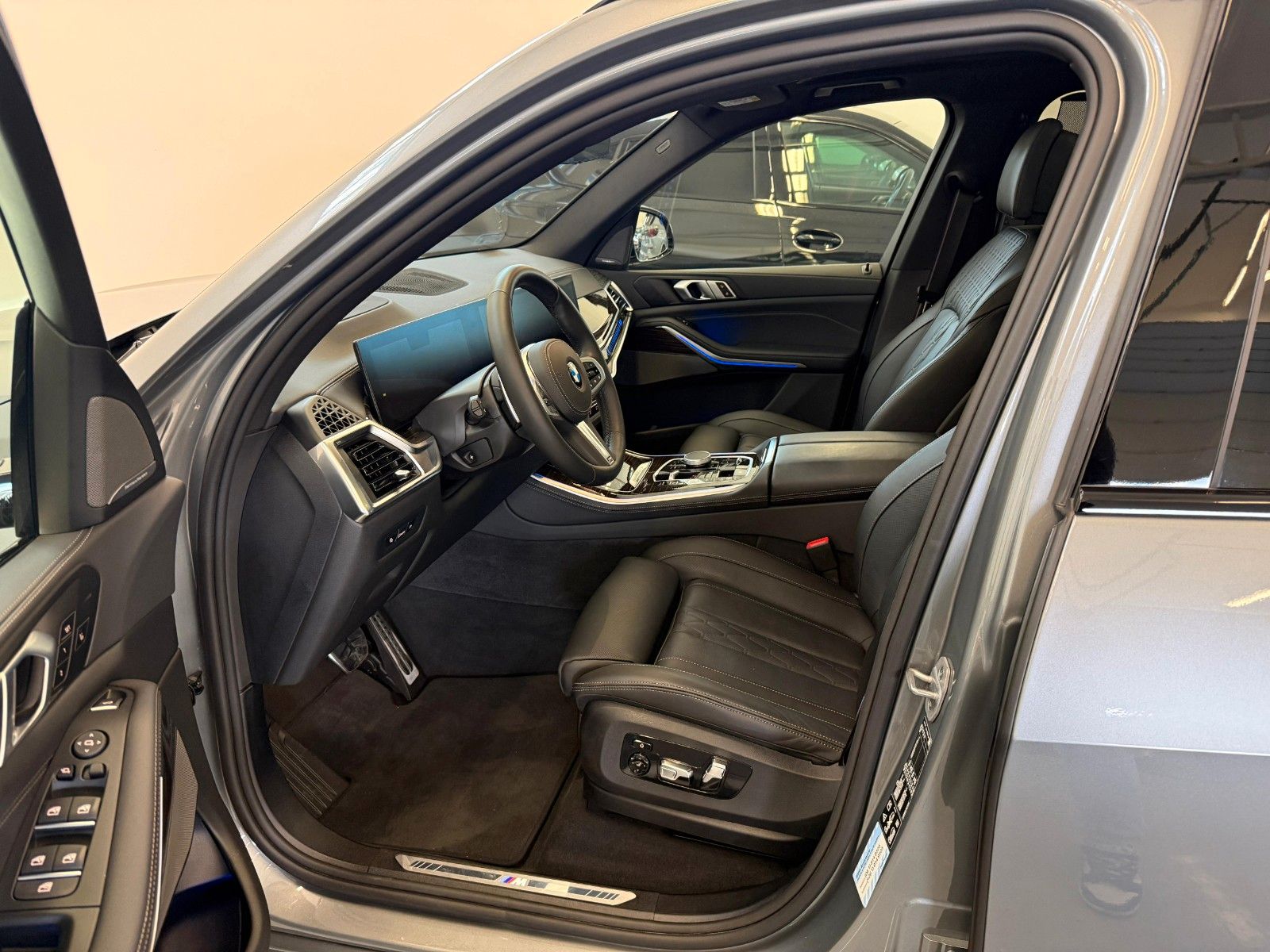 Fahrzeugabbildung BMW X5 30 d xDrive M Sport ACC,HUD,PANO,HARMAN,LUFT