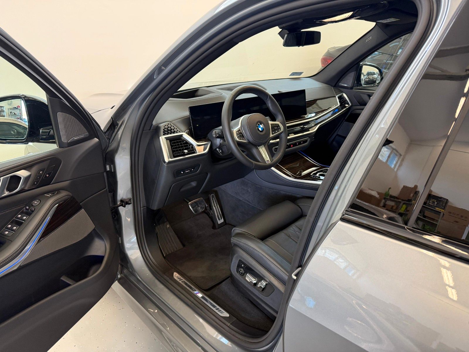 Fahrzeugabbildung BMW X5 40 d xDrive M Sport ACC,HUD,PANO,HARMAN,LUFT.