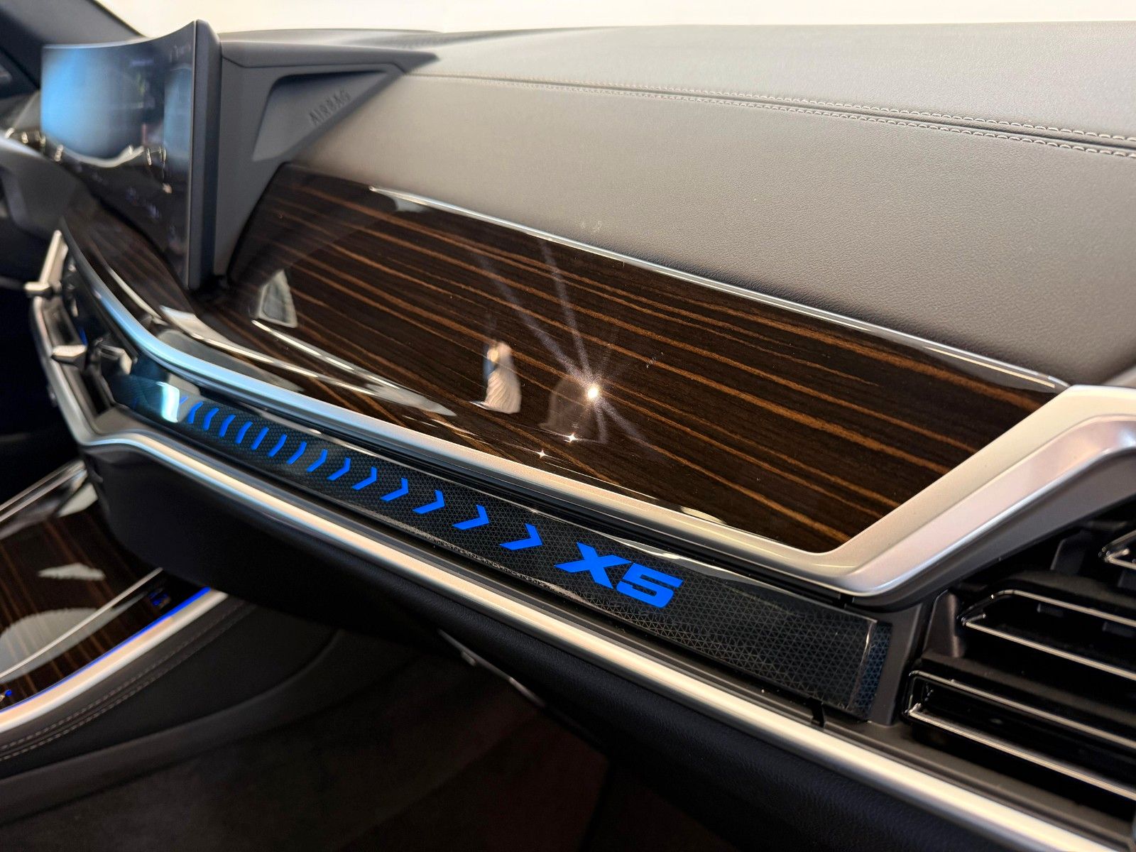 Fahrzeugabbildung BMW X5 40 d xDrive M Sport ACC,HUD,PANO,HARMAN,LUFT.