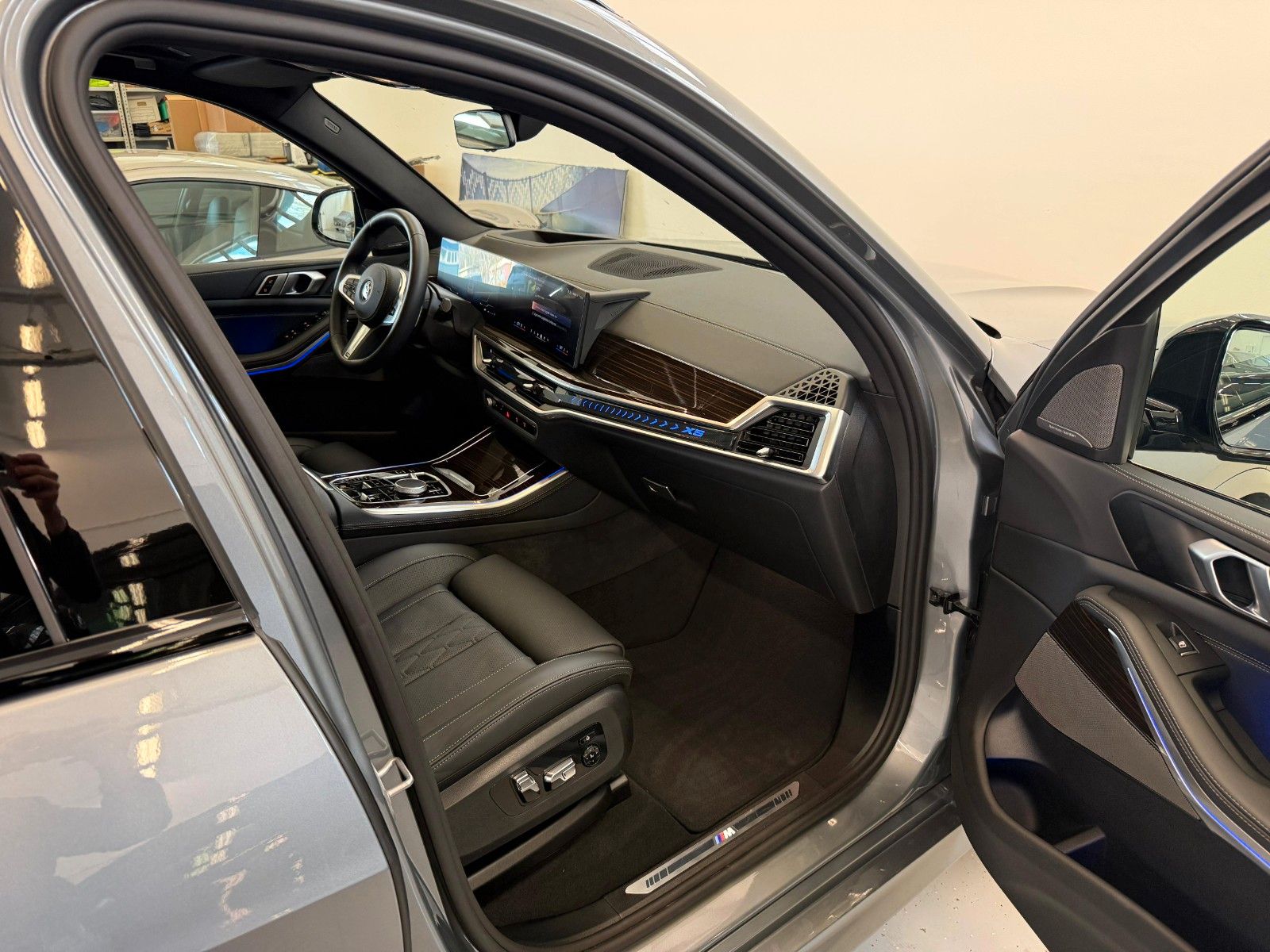 Fahrzeugabbildung BMW X5 40 d xDrive M Sport ACC,HUD,PANO,HARMAN,LUFT.