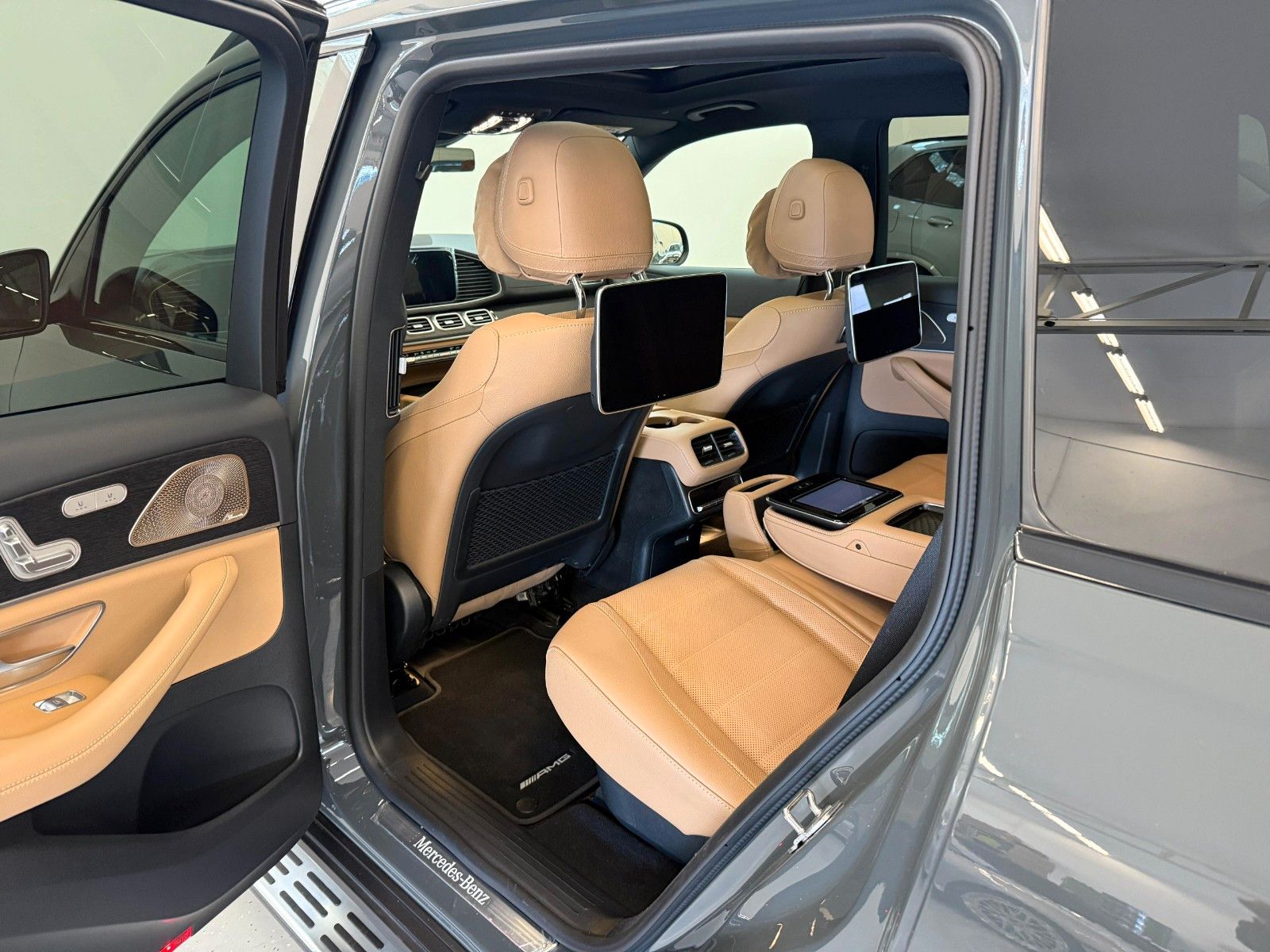 Fahrzeugabbildung Mercedes-Benz GLS 450 d 4Matic AMG DISTR,PANO,HUD,BURM,LUFT