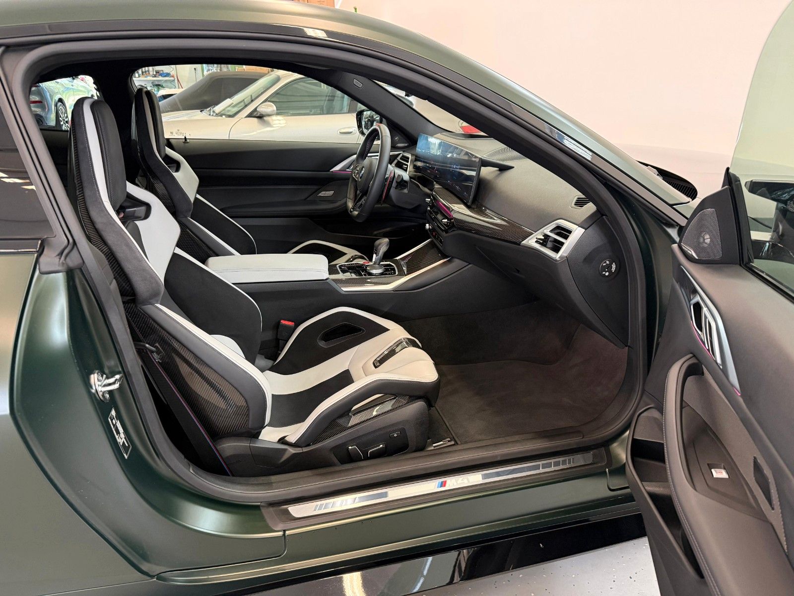 Fahrzeugabbildung BMW M4 Cp M xDrive Individual,Race Track,KERAMIK