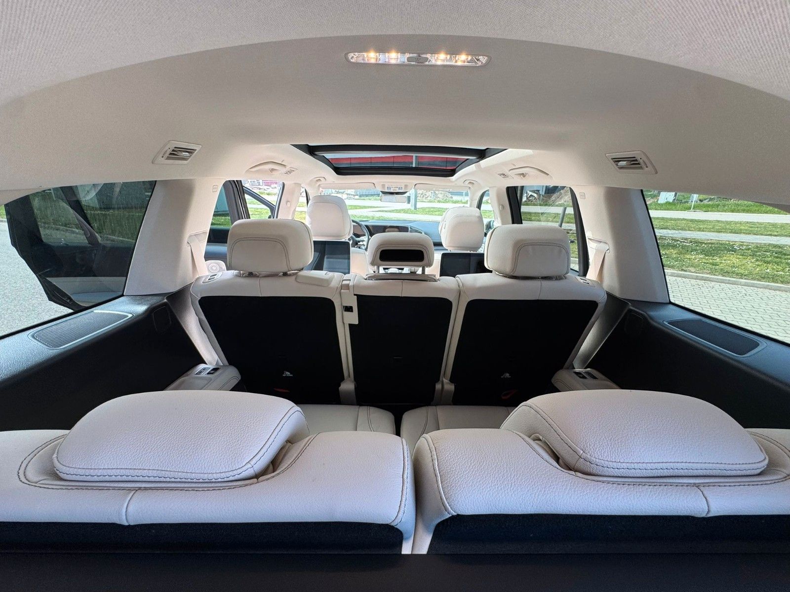 Fahrzeugabbildung Mercedes-Benz GLS 450 d 4Matic DISTR,HUD,PANO,BURM,LUFT,AHK