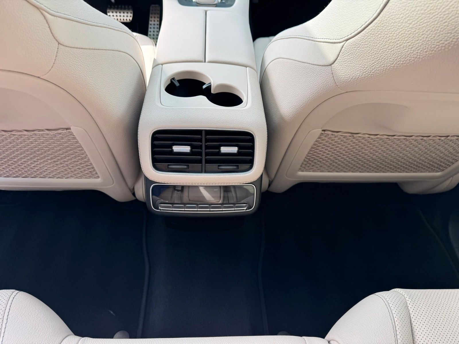 Fahrzeugabbildung Mercedes-Benz GLS 450 d 4Matic DISTR,HUD,PANO,BURM,LUFT,AHK