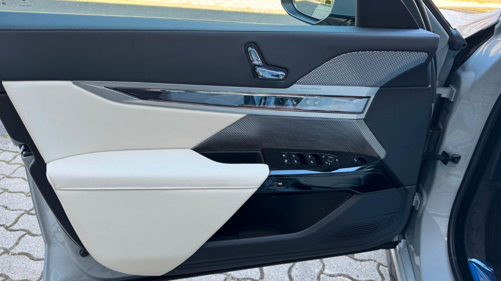 Fahrzeugabbildung BMW 740d xDr M Sport,FondEnt,Aut.Tür,B&W,Executive