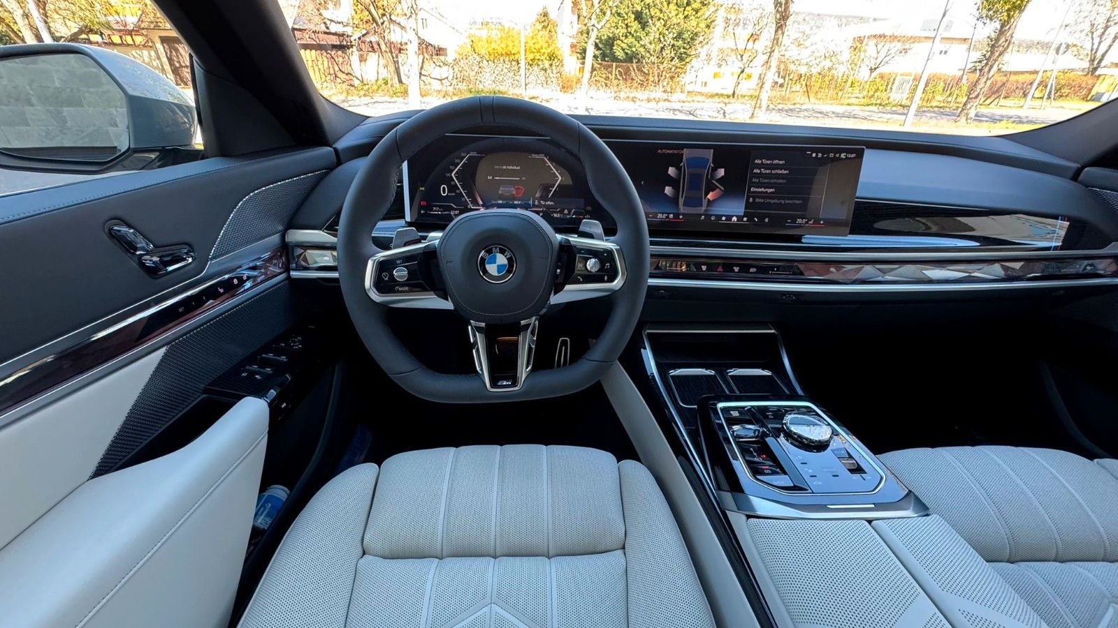 Fahrzeugabbildung BMW 740d xDr M Sport,FondEnt,Aut.Tür,B&W,Executive