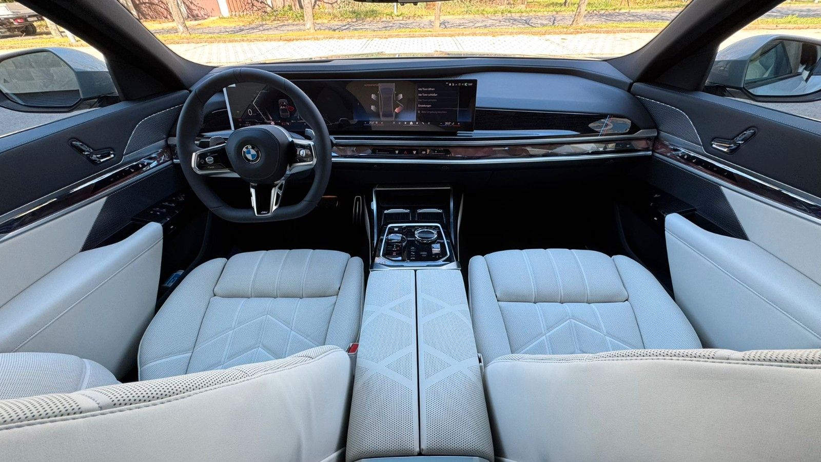 Fahrzeugabbildung BMW 740d xDr M Sport,FondEnt,Aut.Tür,B&W,Executive