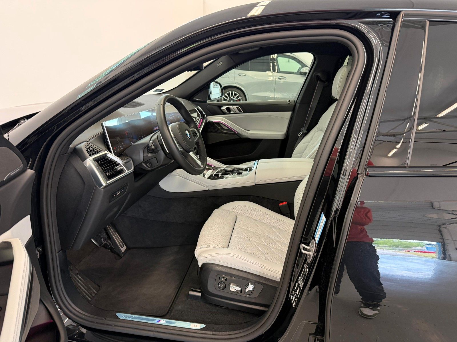 Fahrzeugabbildung BMW X6 30 d xDrive M Sport ACC,HUD,PANO,HARMAN,LUFT.