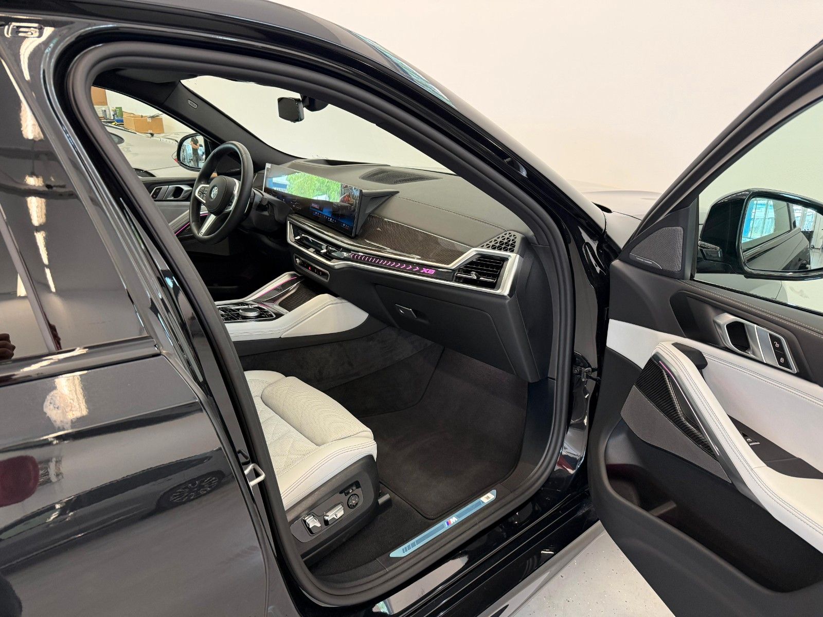 Fahrzeugabbildung BMW X6 30 d xDrive M Sport ACC,HUD,PANO,HARMAN,LUFT.