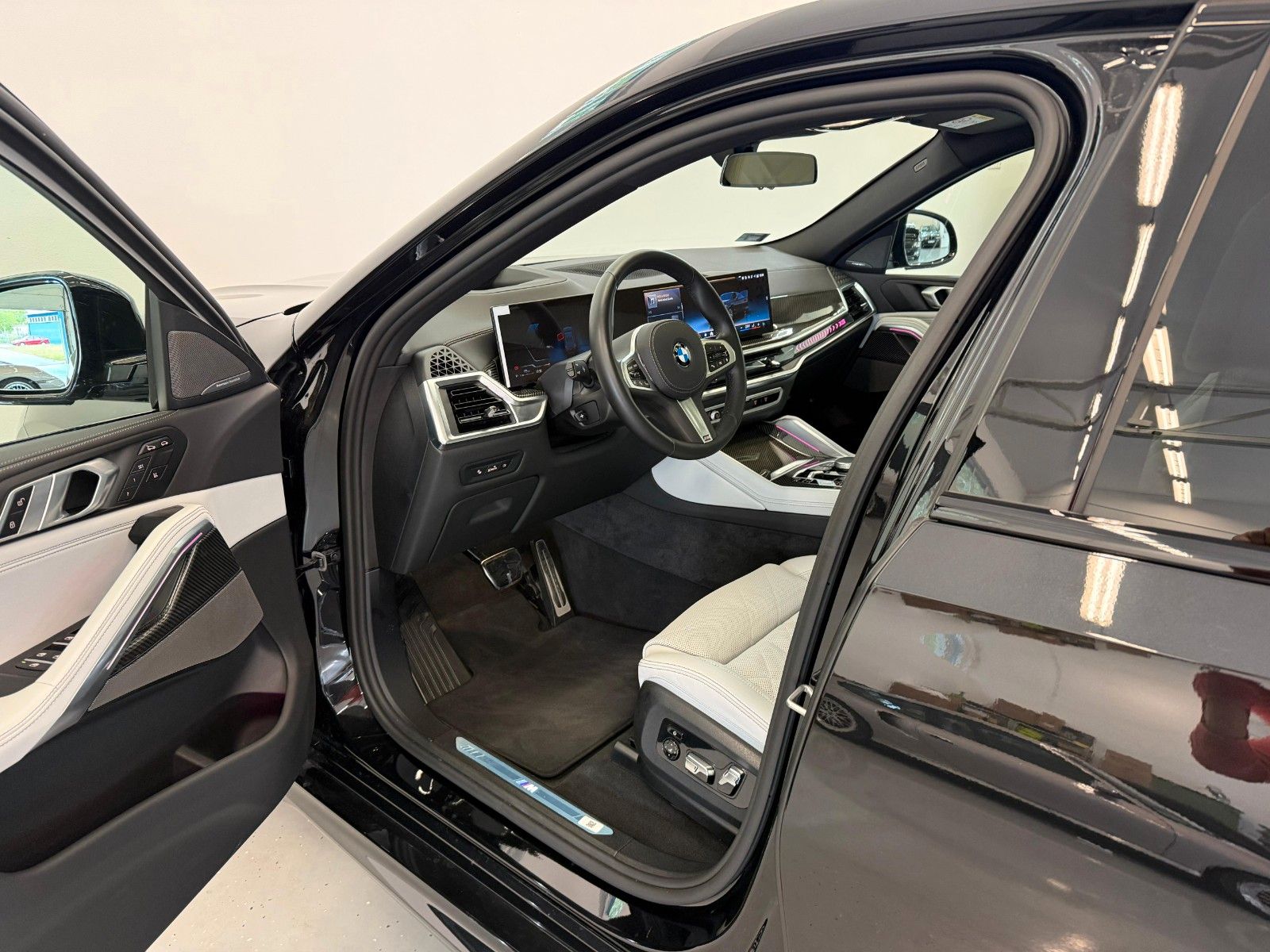 Fahrzeugabbildung BMW X6 30 d xDrive M Sport ACC,HUD,PANO,HARMAN,LUFT.