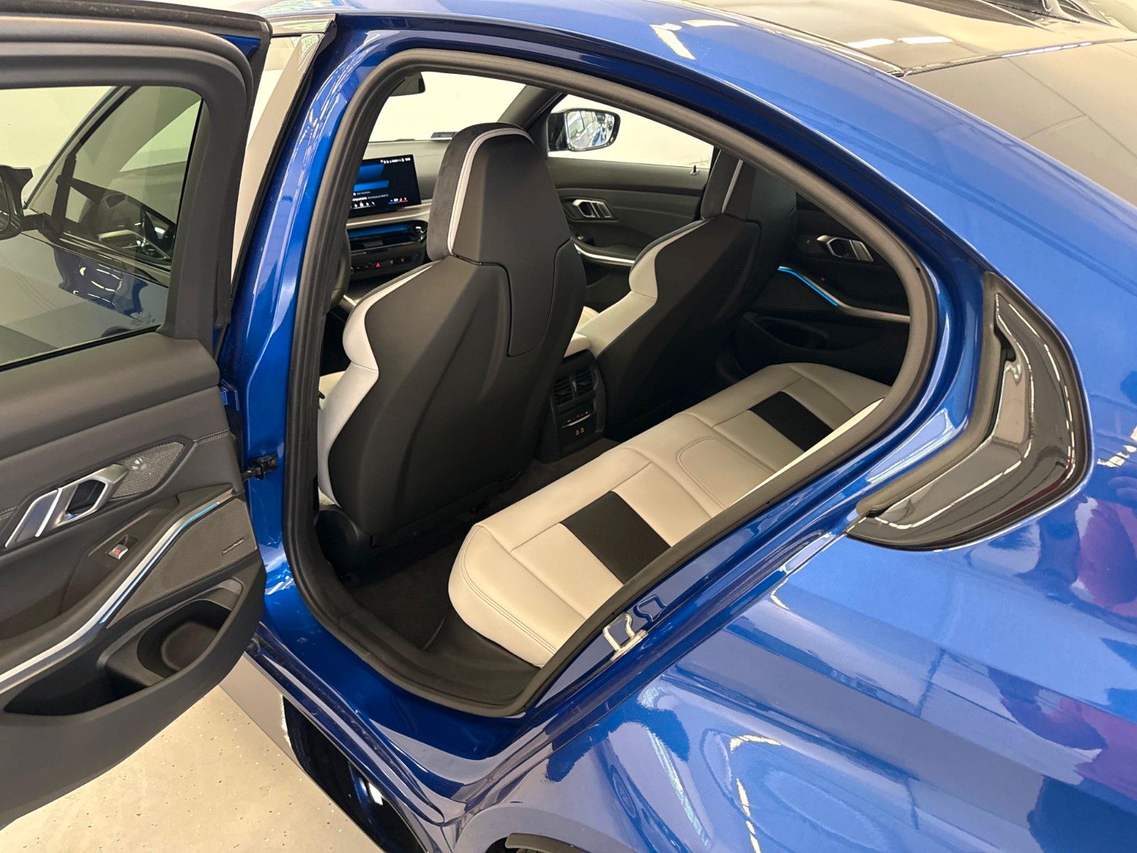 Fahrzeugabbildung BMW M3 Limousine xDrive Comp M ACC,HUD,HARMAN,360...