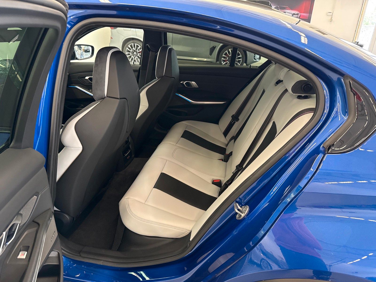 Fahrzeugabbildung BMW M3 Limousine xDrive Comp M ACC,HUD,HARMAN,360...