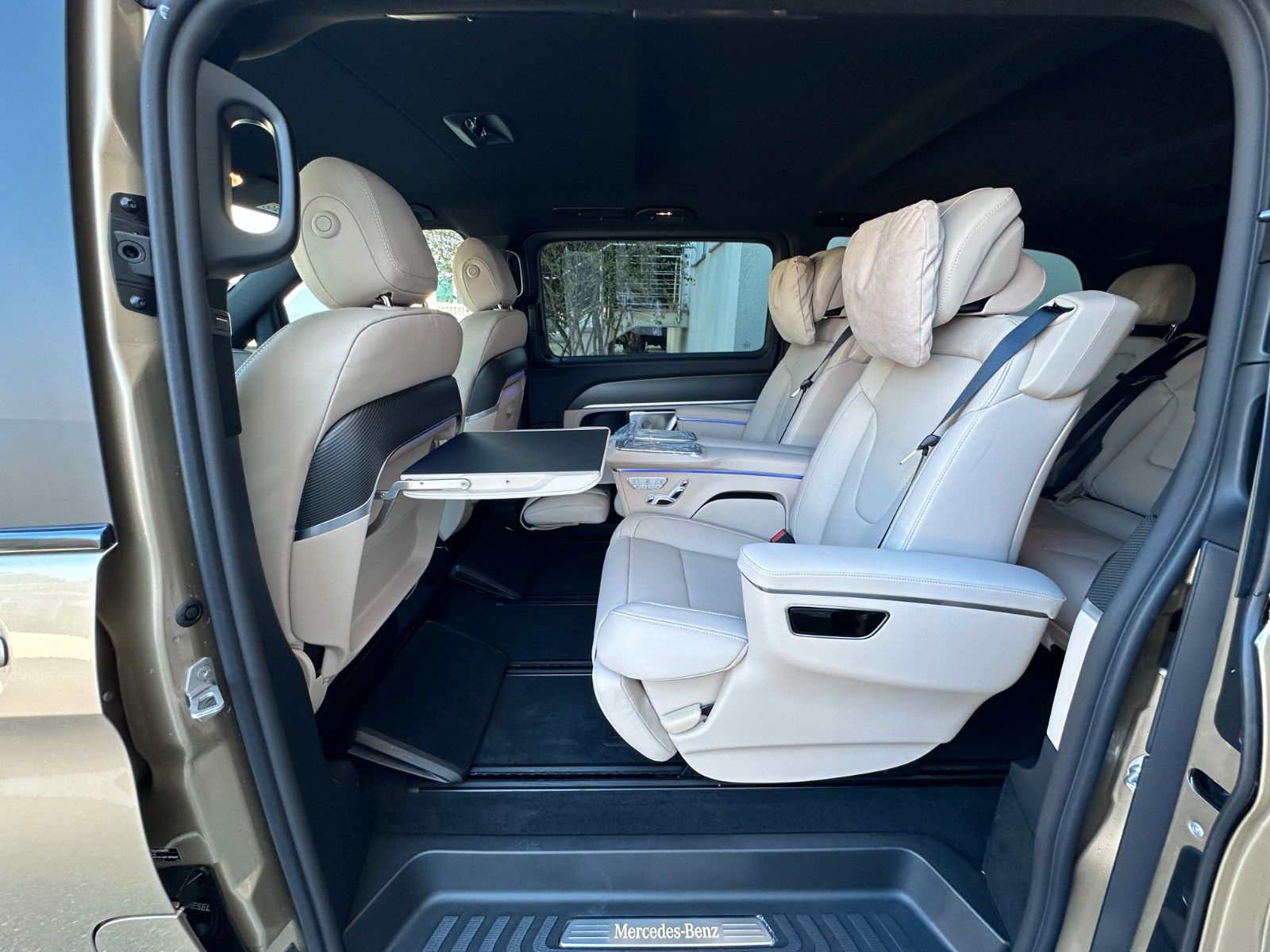Fahrzeugabbildung Mercedes-Benz V 300 d 4MATIC EXCLUSIVE extral AMG,Luxus-Sitz