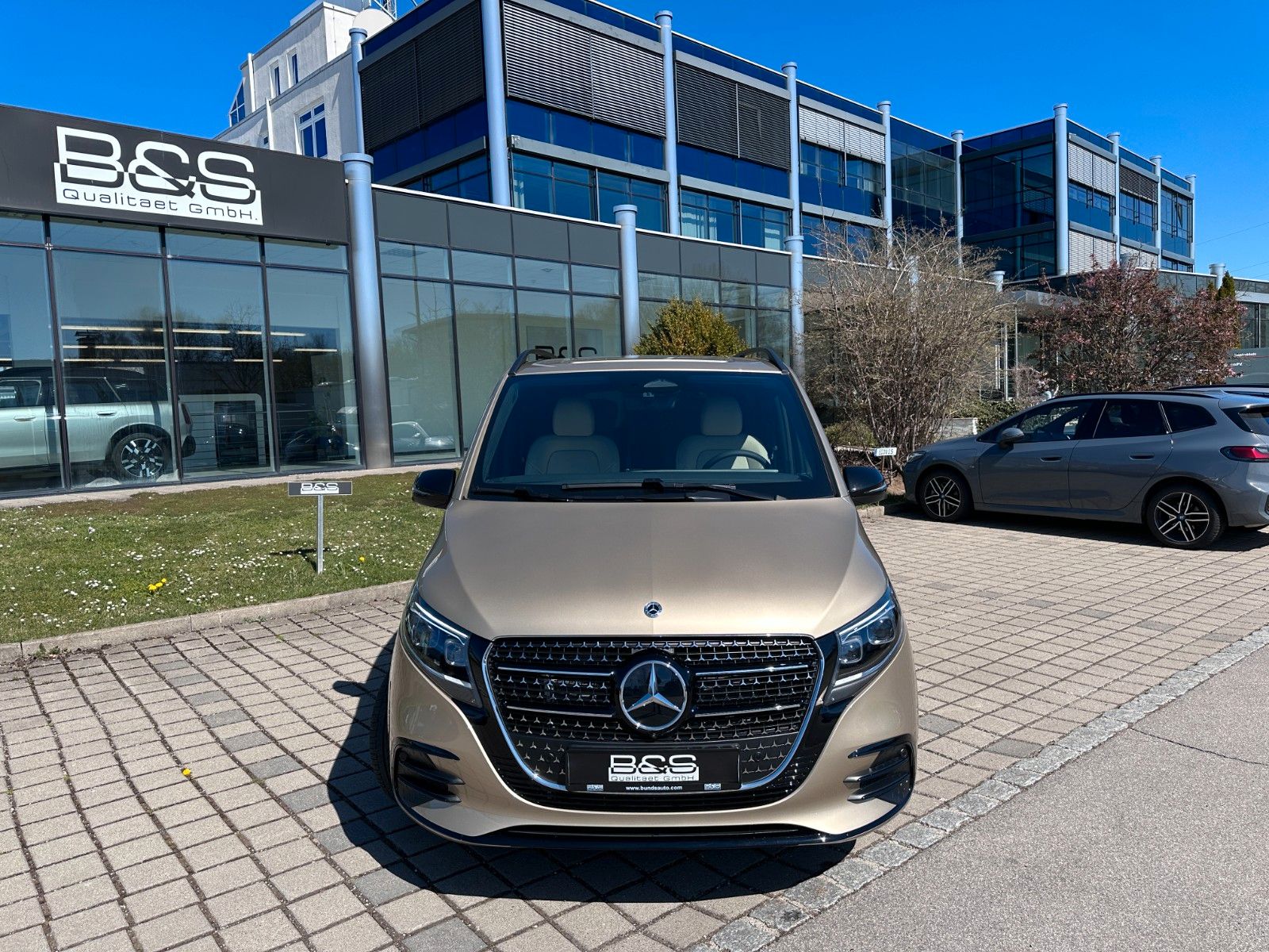 Fahrzeugabbildung Mercedes-Benz V 300 d 4MATIC EXCLUSIVE extral AMG,Luxus-Sitz