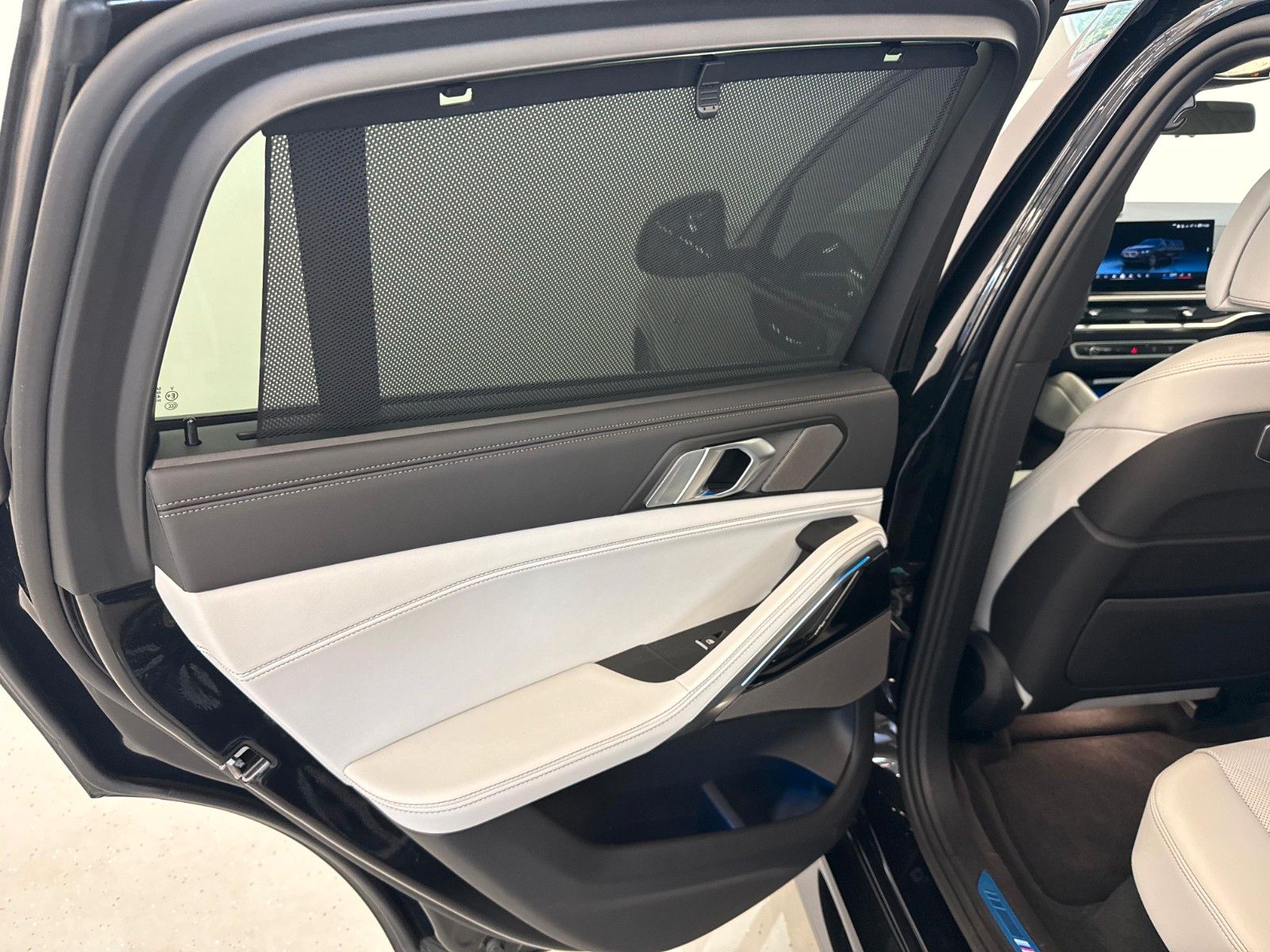 Fahrzeugabbildung BMW X6 30 d xDrive M Sport ACC,HUD,PANO,HARMAN,LUFT,