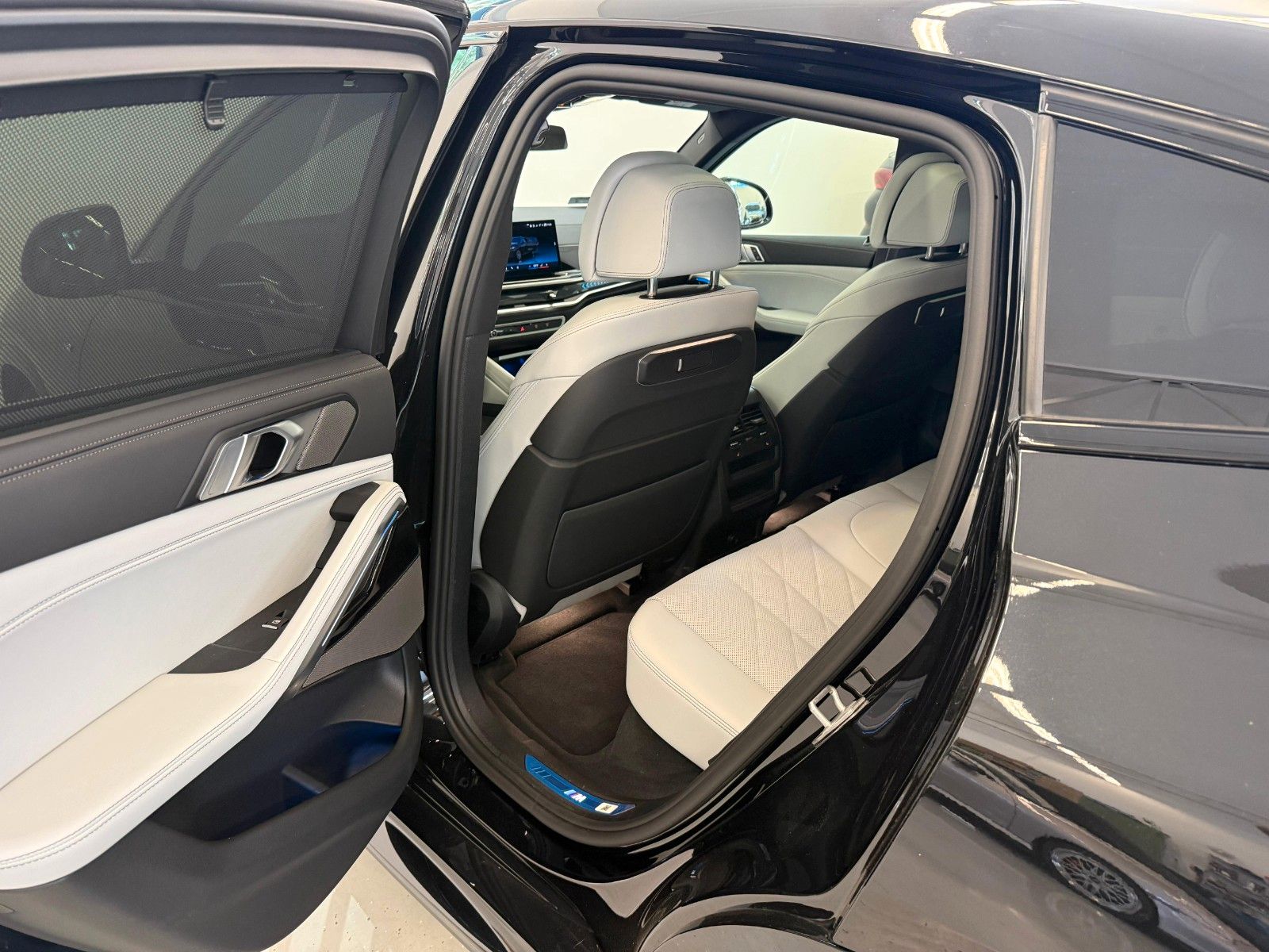Fahrzeugabbildung BMW X6 30 d xDrive M Sport ACC,HUD,PANO,HARMAN,LUFT,