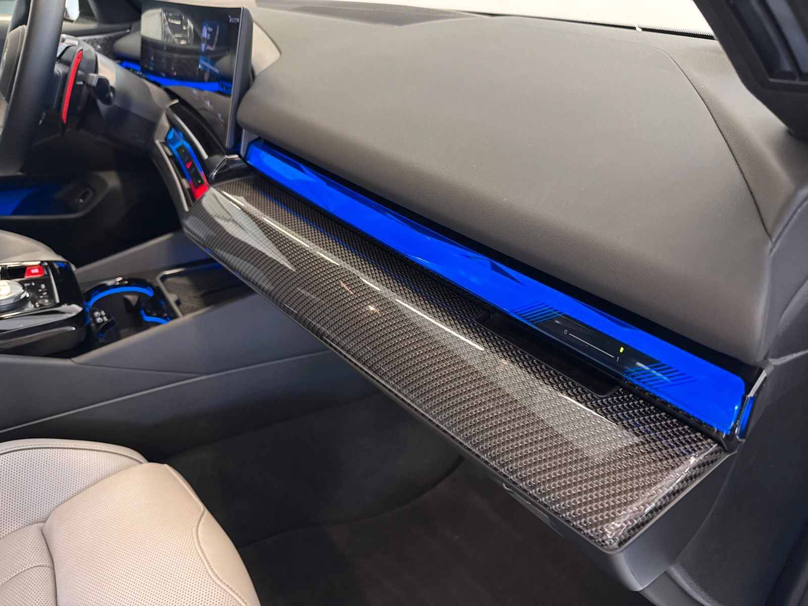 Fahrzeugabbildung BMW M5 Limousine ACC,HUD,B&W,M Carbon-Keramik,