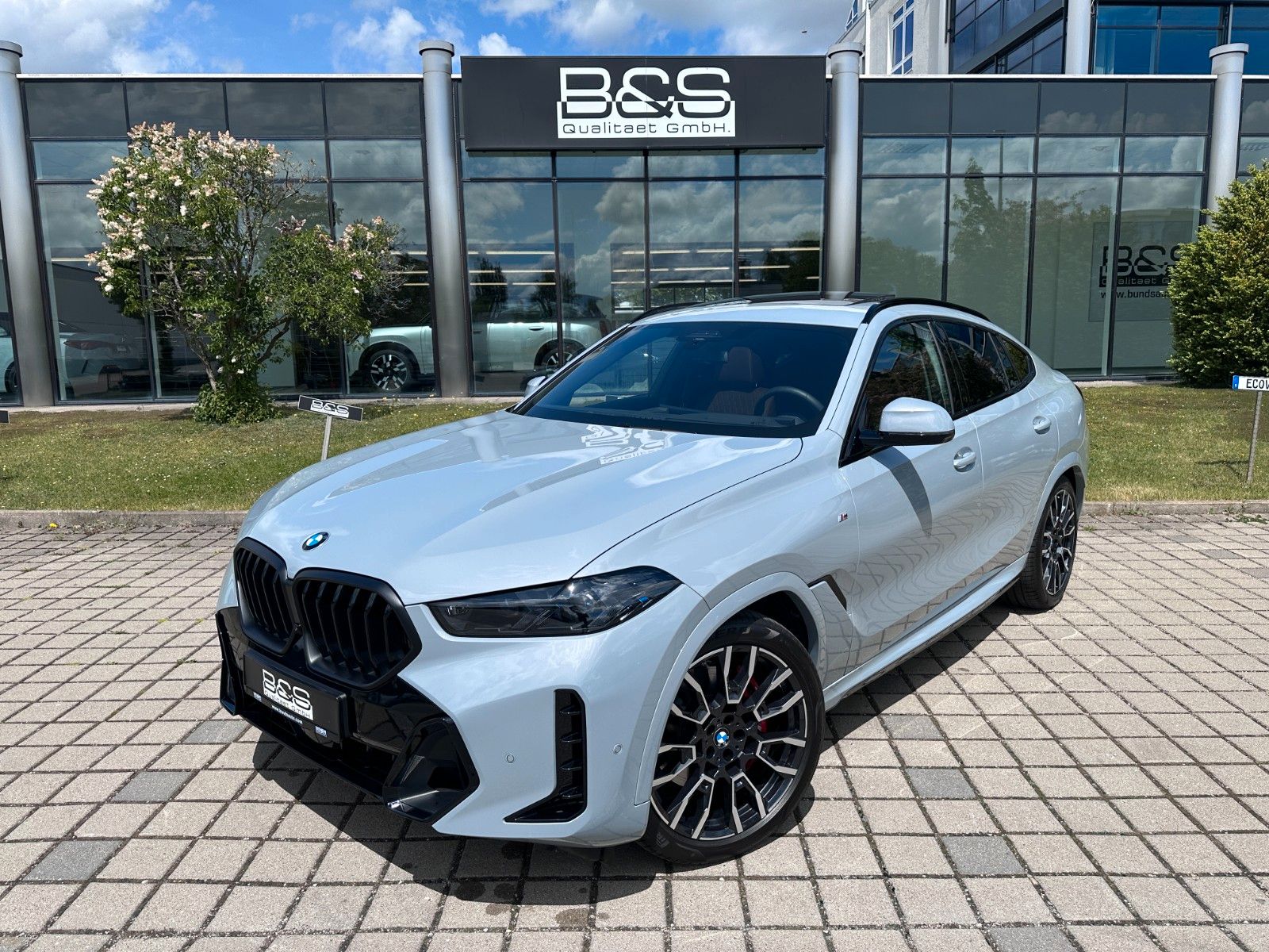 Fahrzeugabbildung BMW X6 30 d xDrive M Sport ACC,HUD,PANO,H&K,LUFT,AHK