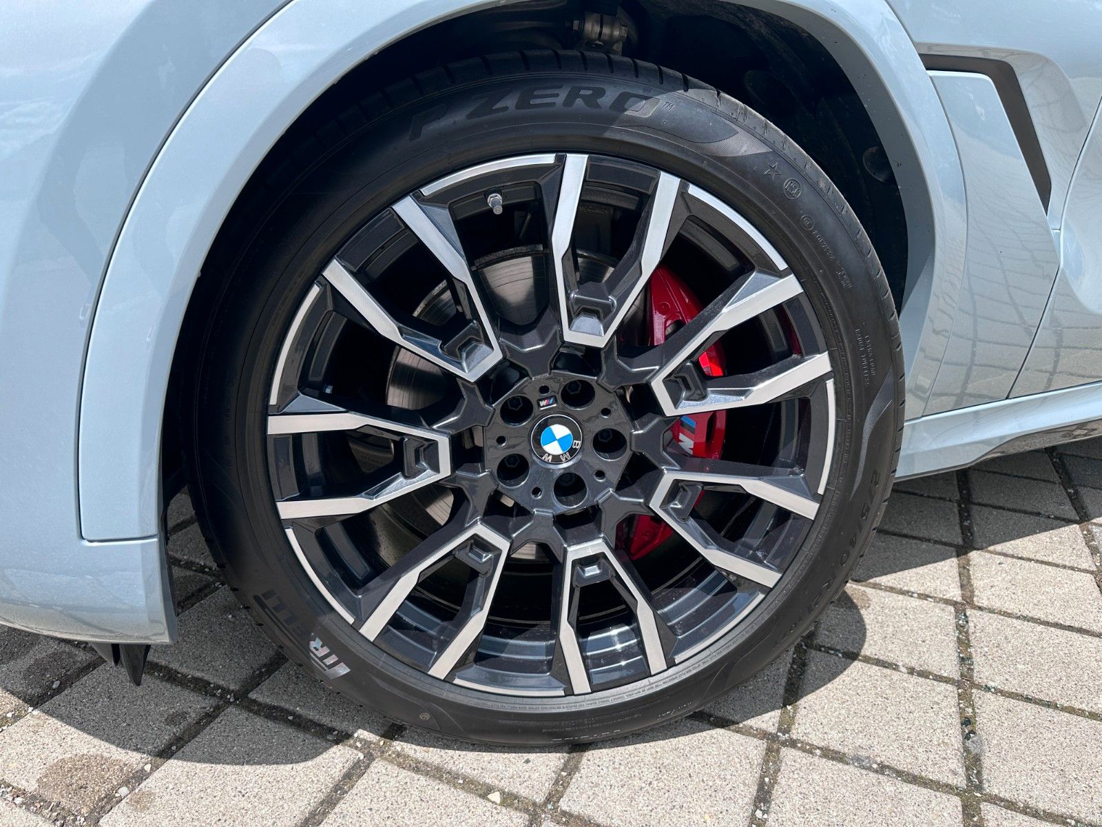 Fahrzeugabbildung BMW X6 30 d xDrive M Sport ACC,HUD,PANO,H&K,LUFT,AHK
