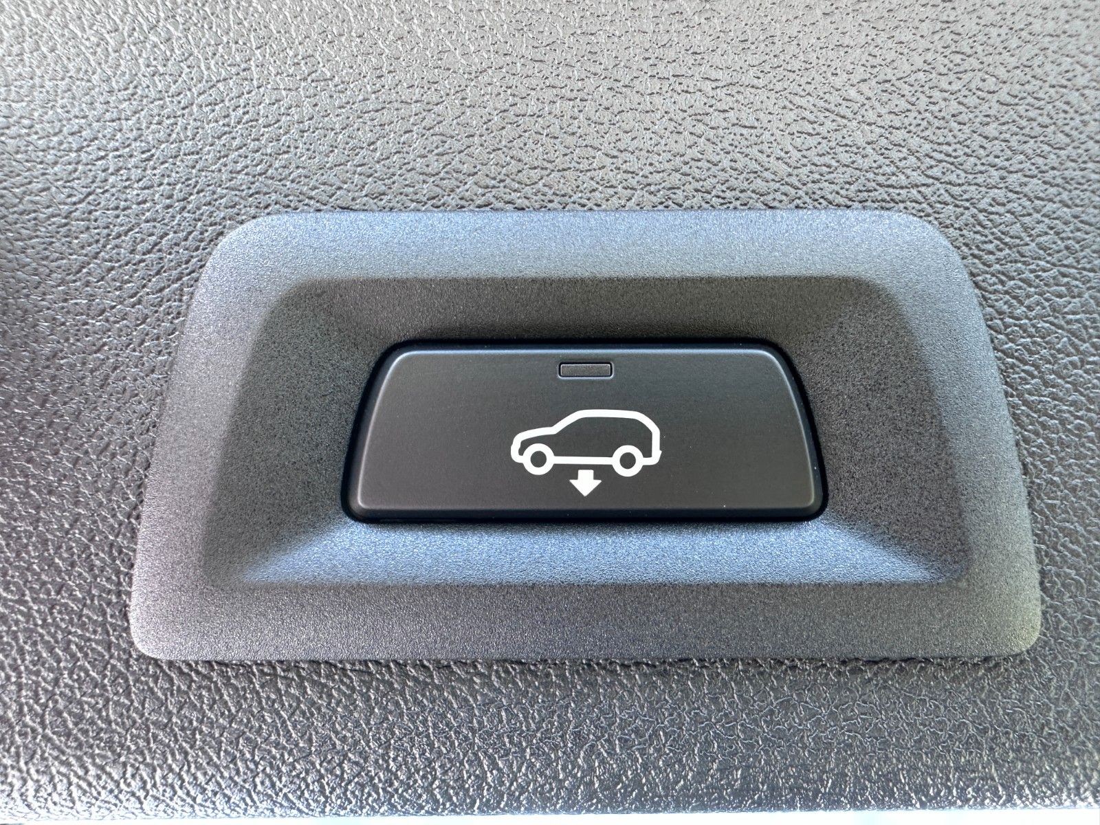 Fahrzeugabbildung BMW X6 30 d xDrive M Sport ACC,HUD,PANO,H&K,LUFT,AHK