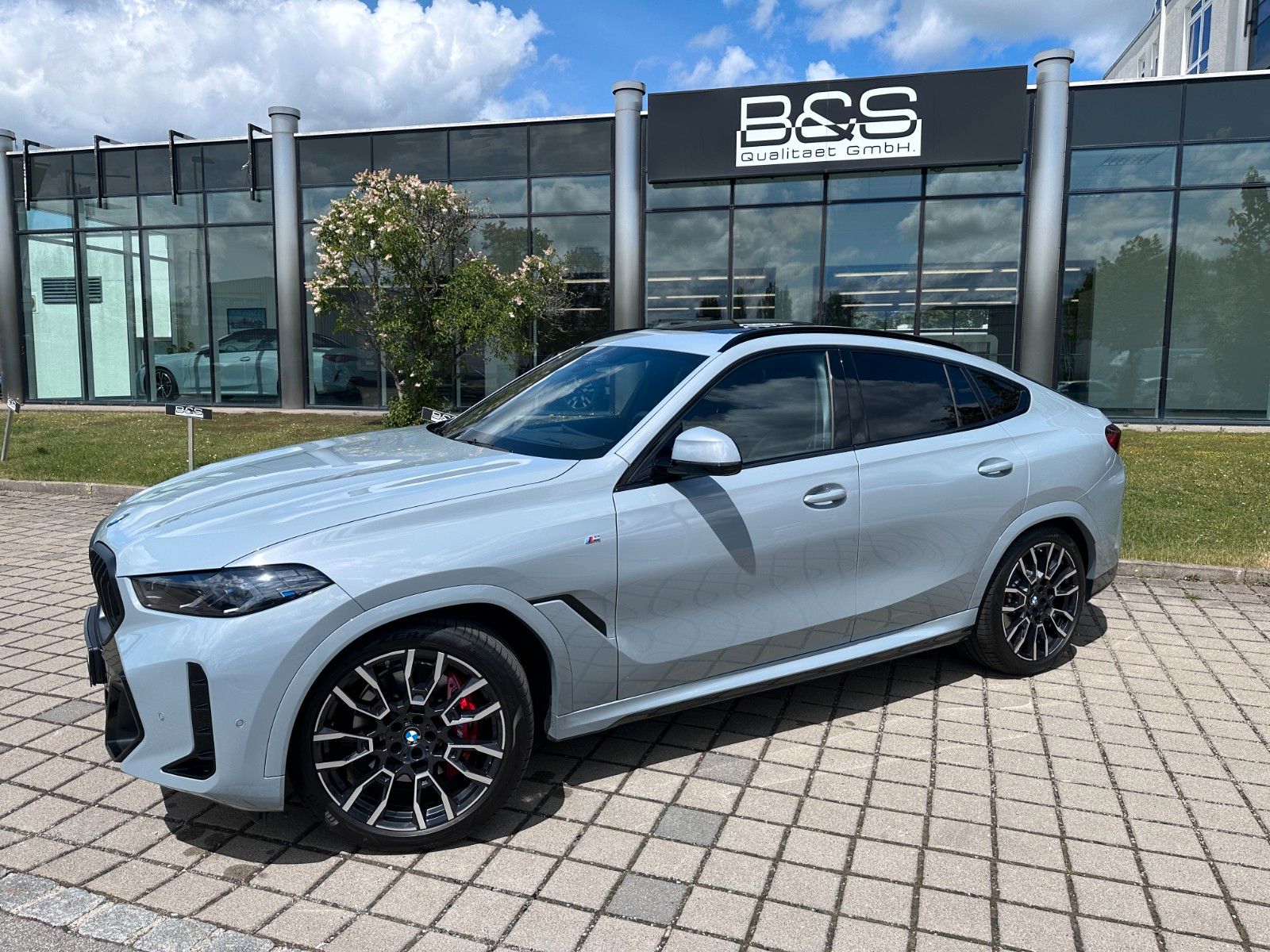 Fahrzeugabbildung BMW X6 30 d xDrive M Sport ACC,HUD,PANO,H&K,LUFT,AHK