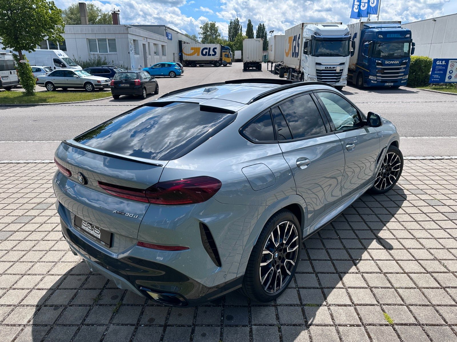 Fahrzeugabbildung BMW X6 30 d xDrive M Sport ACC,HUD,PANO,H&K,LUFT,AHK