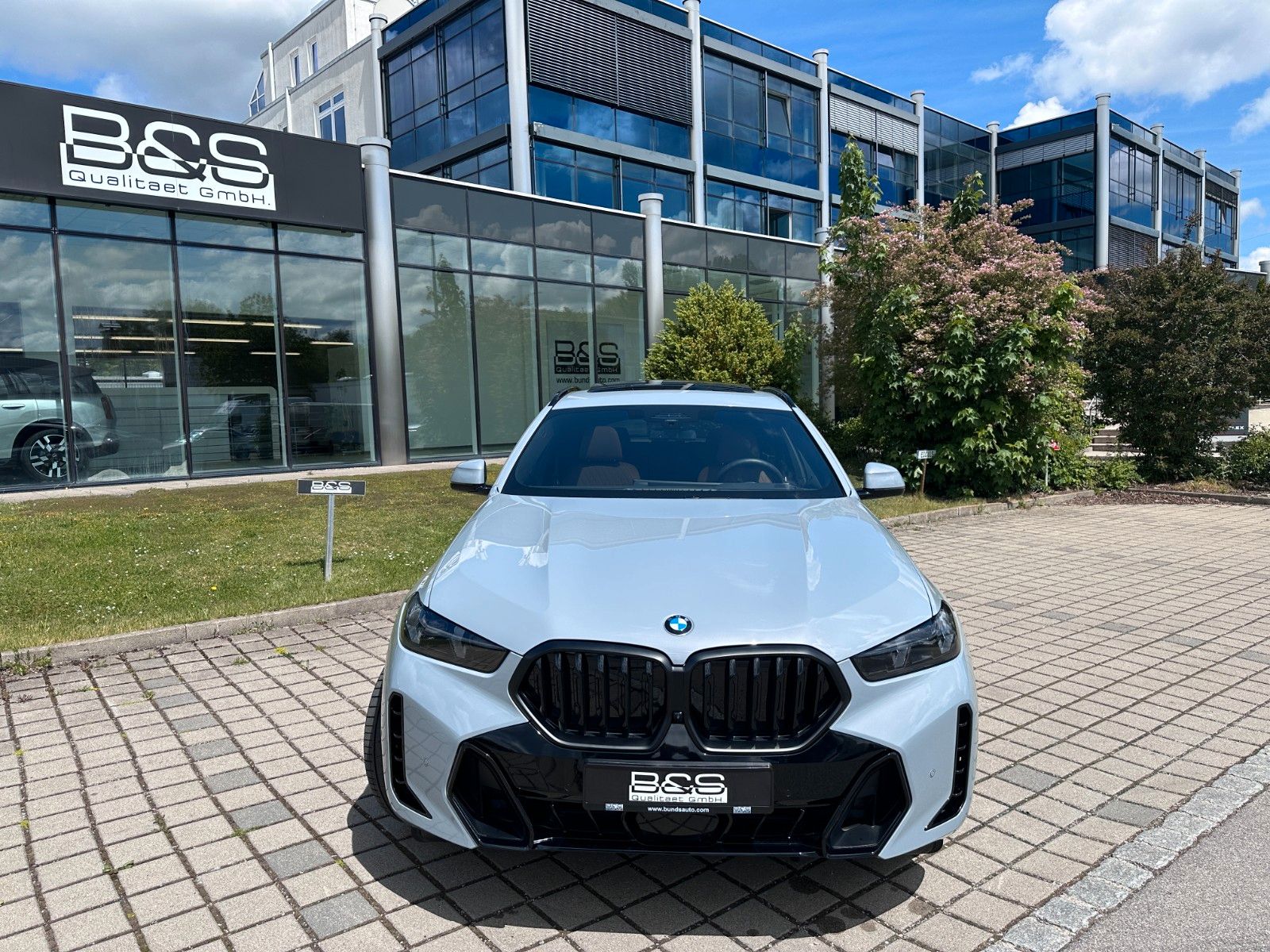 Fahrzeugabbildung BMW X6 30 d xDrive M Sport ACC,HUD,PANO,H&K,LUFT,AHK