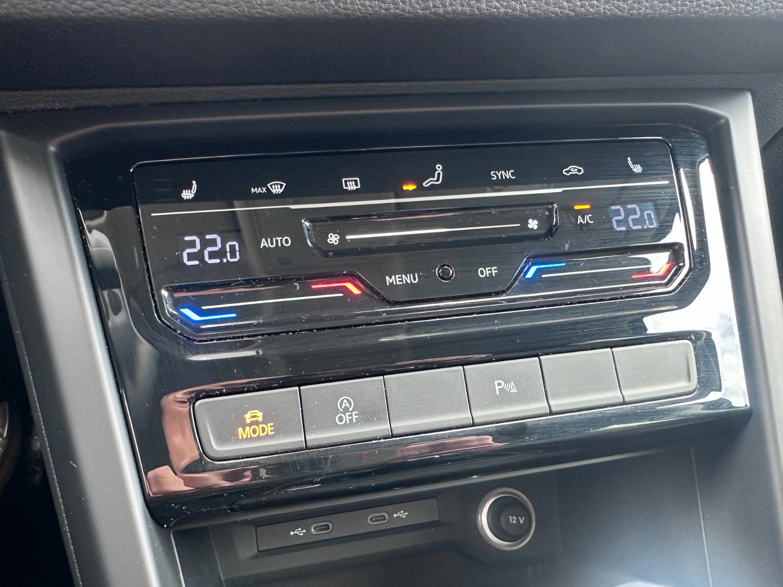 Fahrzeugabbildung Volkswagen Touran Comfortline  ACC,LED,KAMERA,AHK,7sitz