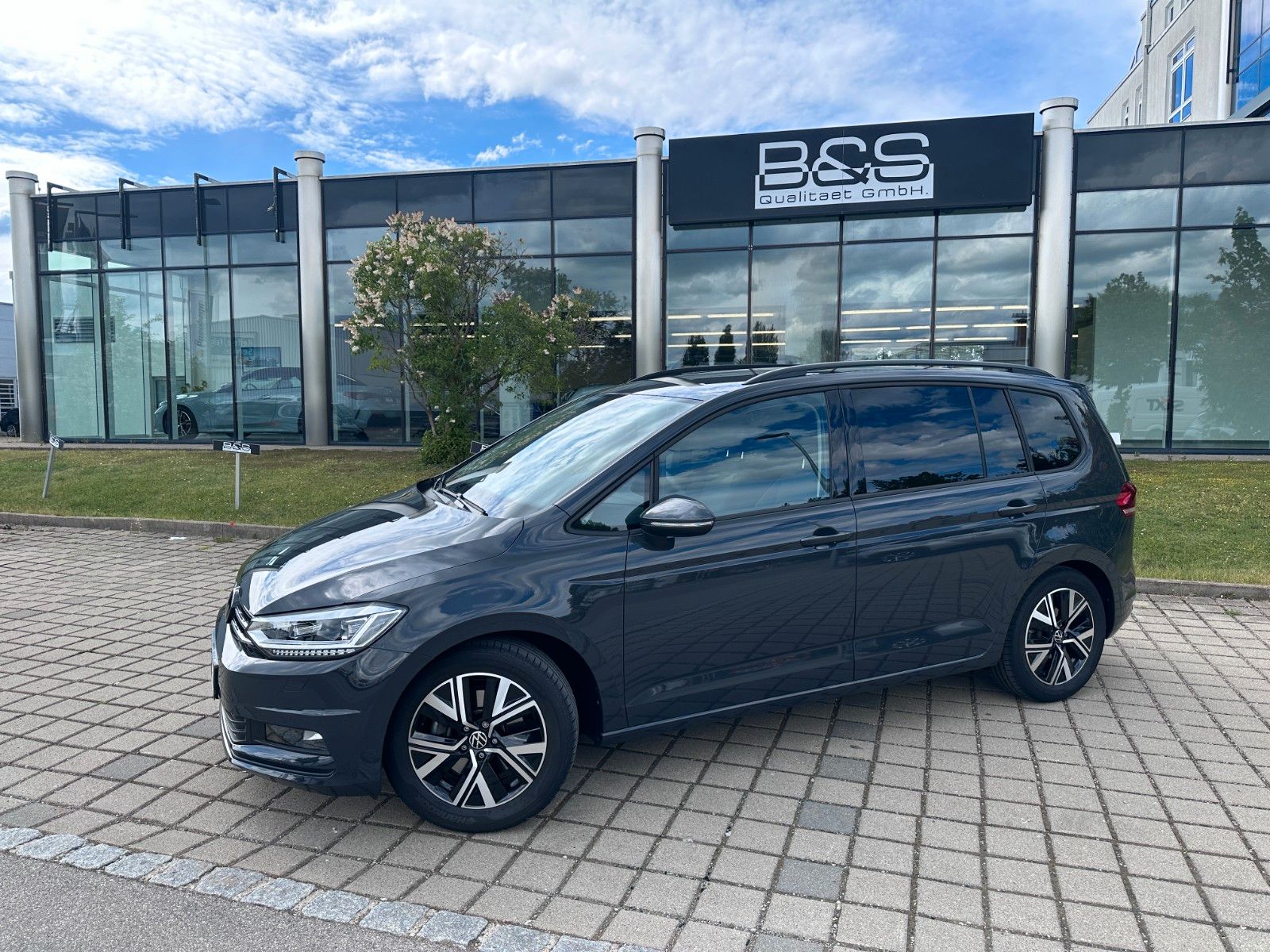 Fahrzeugabbildung Volkswagen Touran Comfortline  ACC,LED,KAMERA,AHK,7sitz