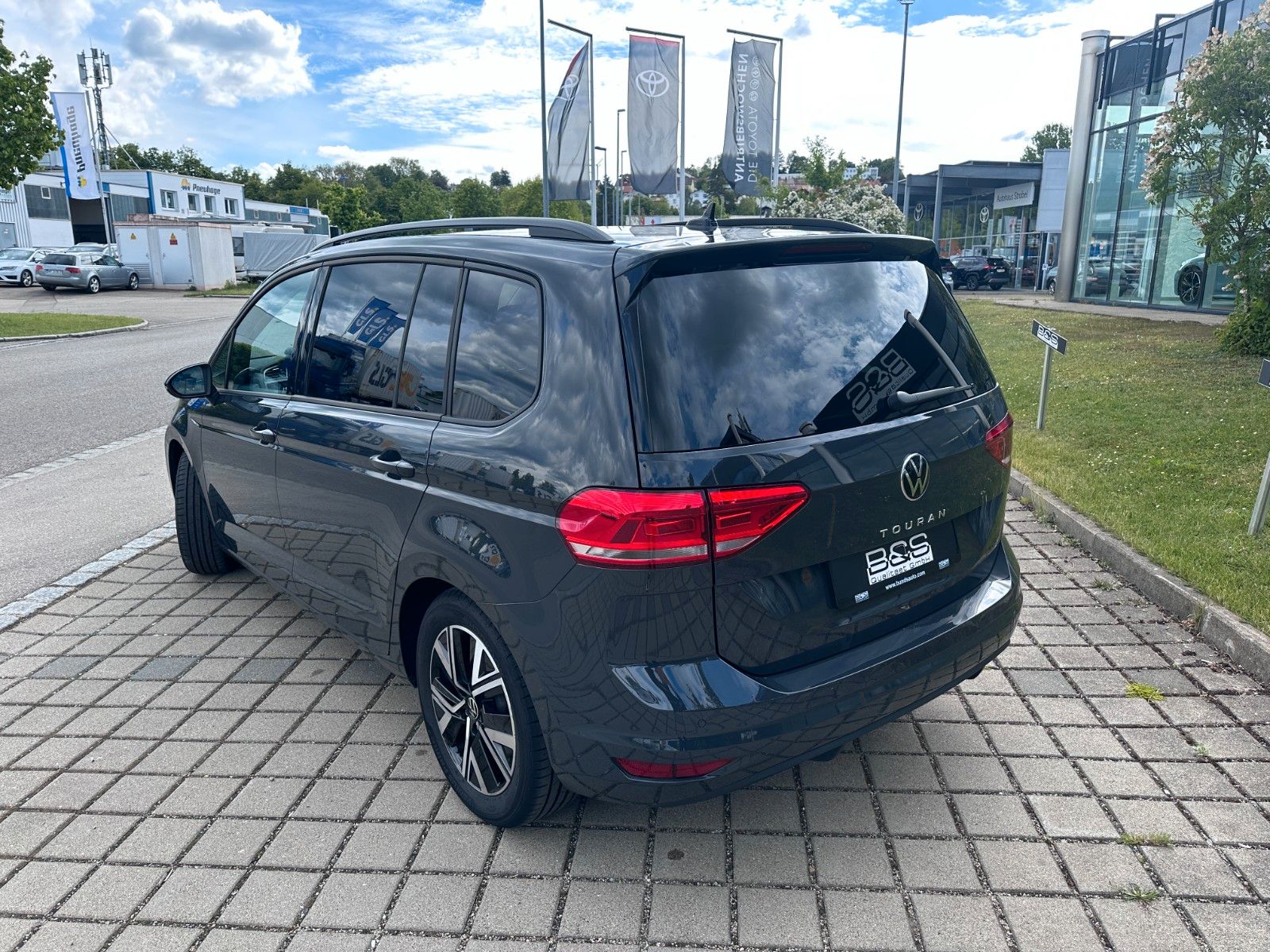Fahrzeugabbildung Volkswagen Touran Comfortline  ACC,LED,KAMERA,AHK,7sitz