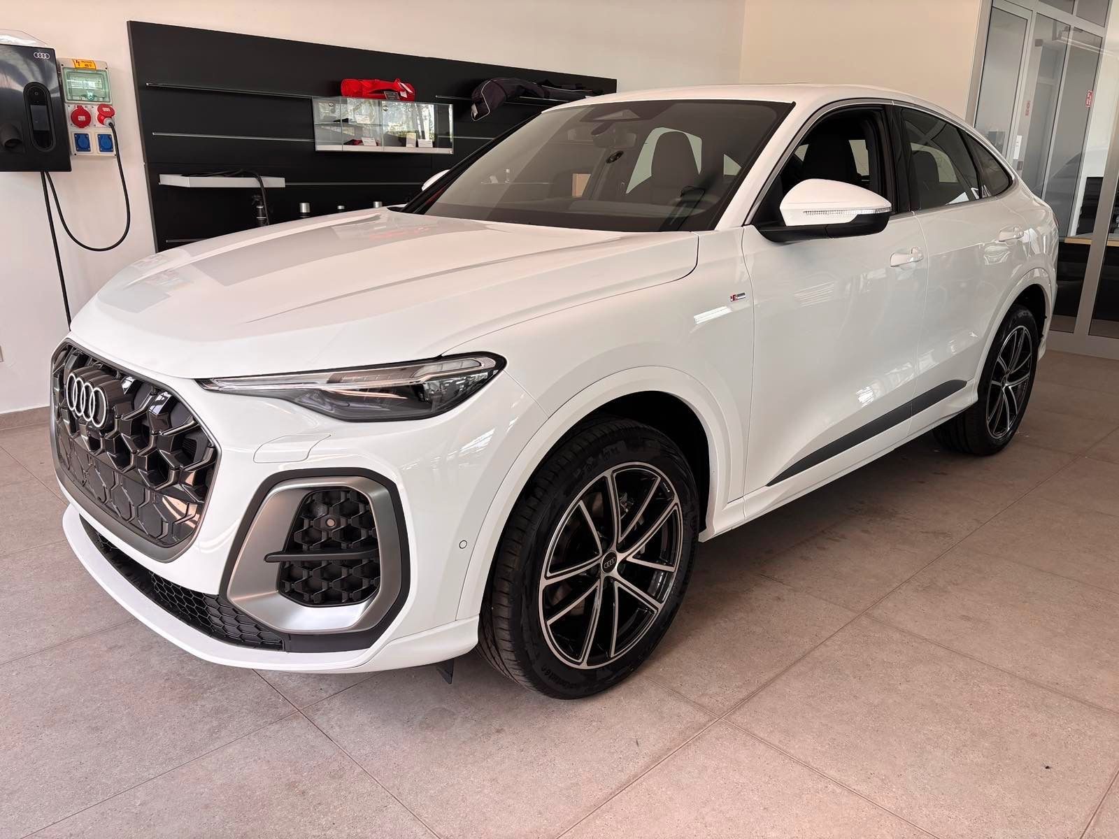 Fahrzeugabbildung Audi Q5 Sportback 2.0 TDI Sline,Pano,Hud,B&O,SitzbeL.