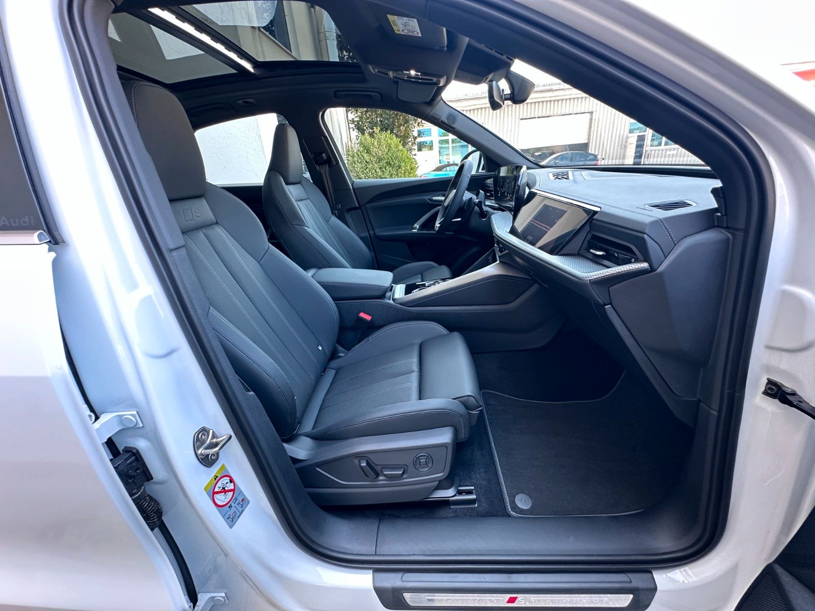 Fahrzeugabbildung Audi Q5 Sportback 2.0 TDI Sline|Pano|Hud|B&O|SitzbeL.