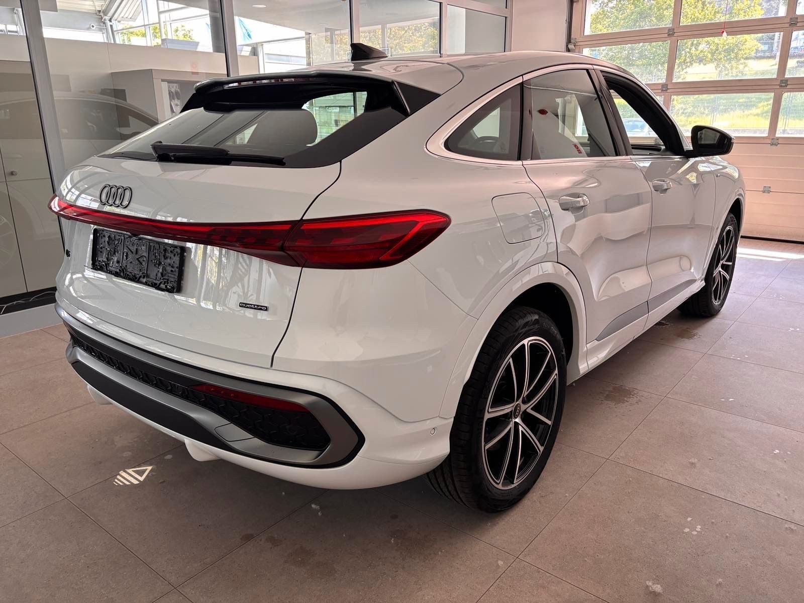Fahrzeugabbildung Audi Q5 Sportback 2.0 TDI Sline,Pano,Hud,B&O,SitzbeL.