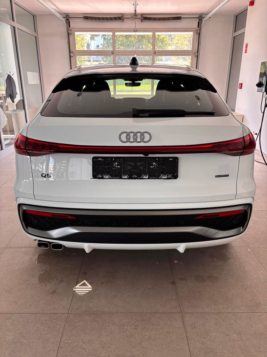 Fahrzeugabbildung Audi Q5 Sportback 2.0 TDI Sline,Pano,Hud,B&O,SitzbeL.