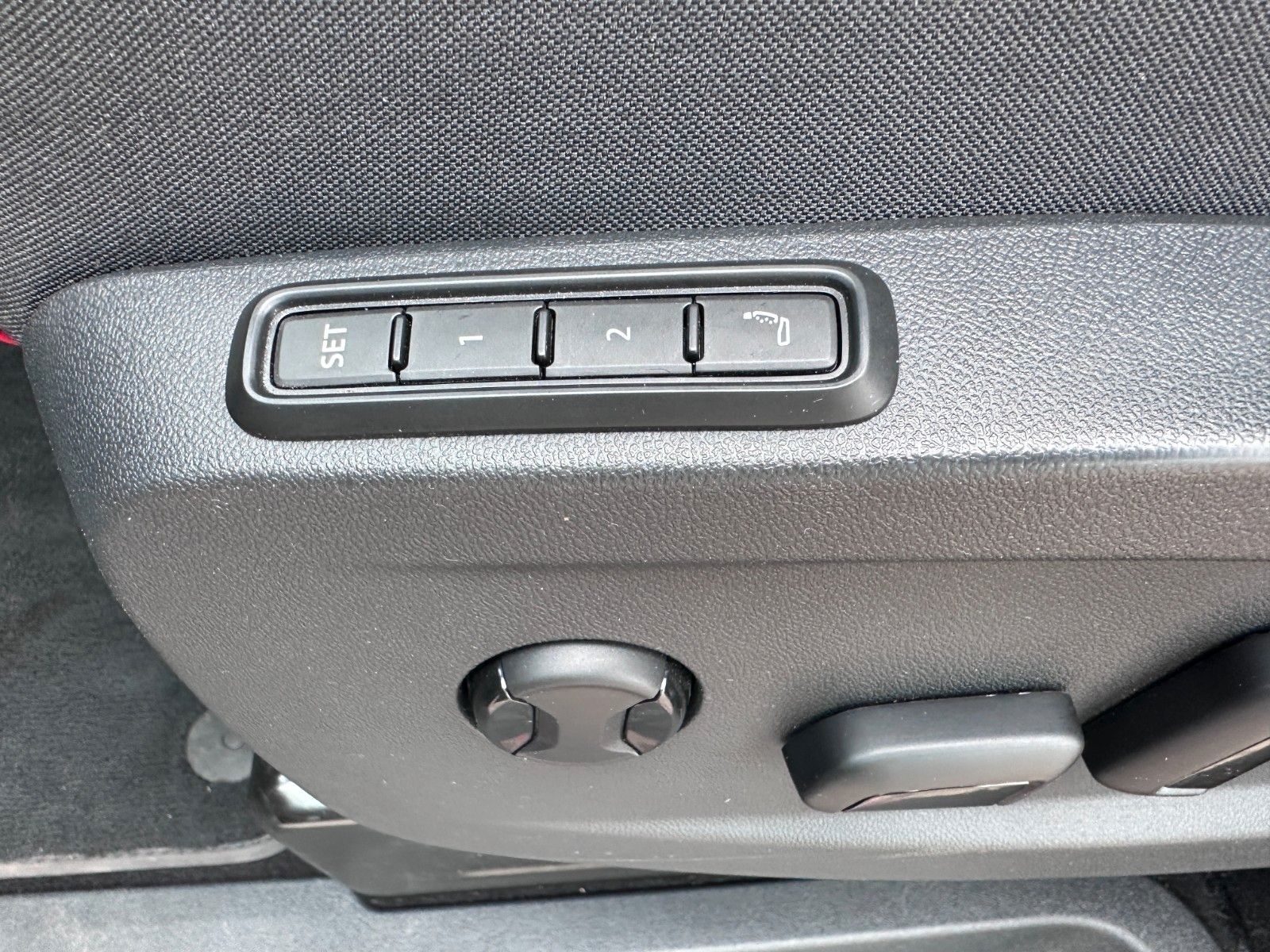 Fahrzeugabbildung Volkswagen ID.Buzz Bus 250 kW GTX LR 4MOTION ACC,MATRIX