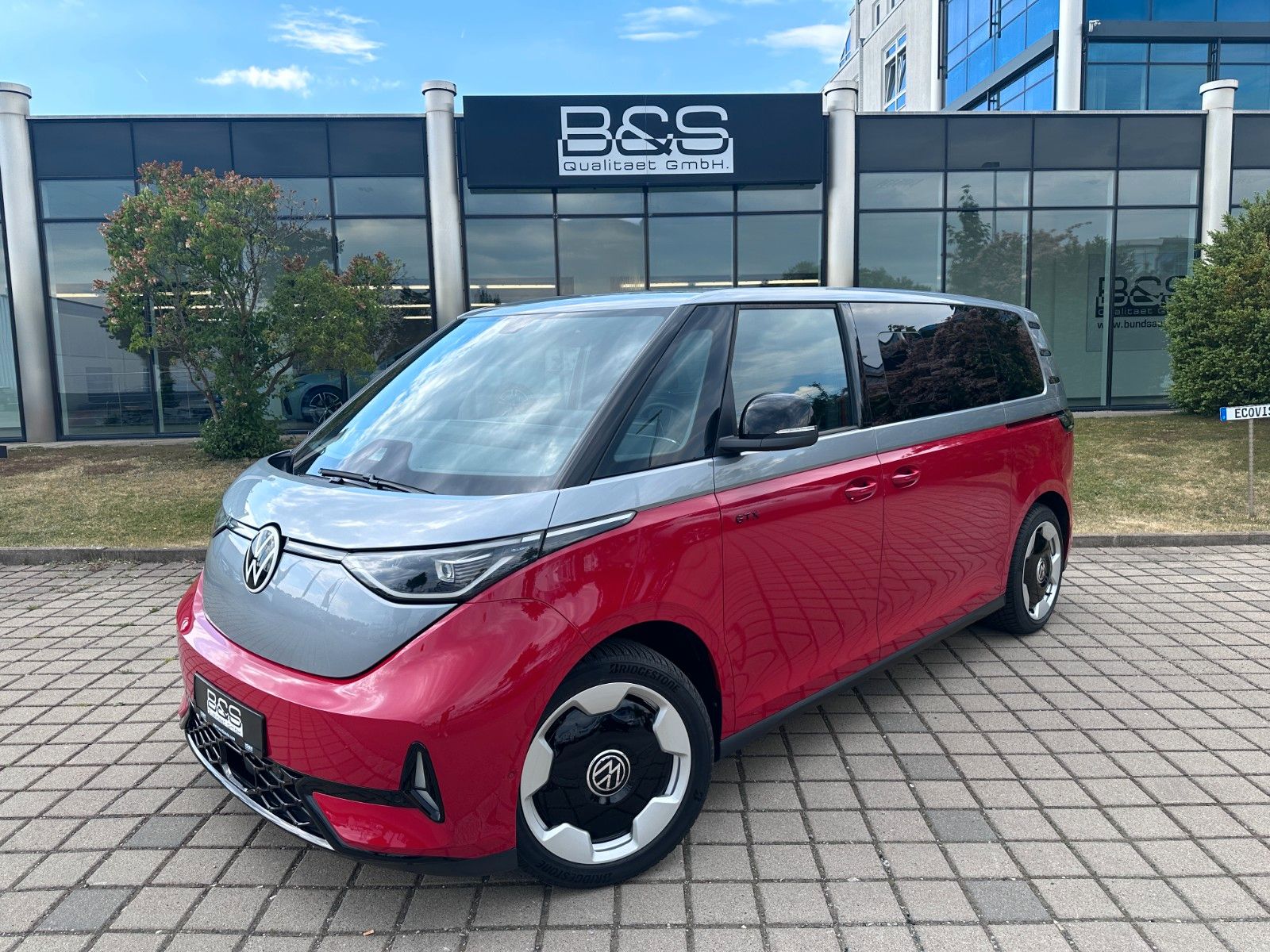Fahrzeugabbildung Volkswagen ID.Buzz Bus 250 kW GTX LR 4MOTION ACC,MATRIX