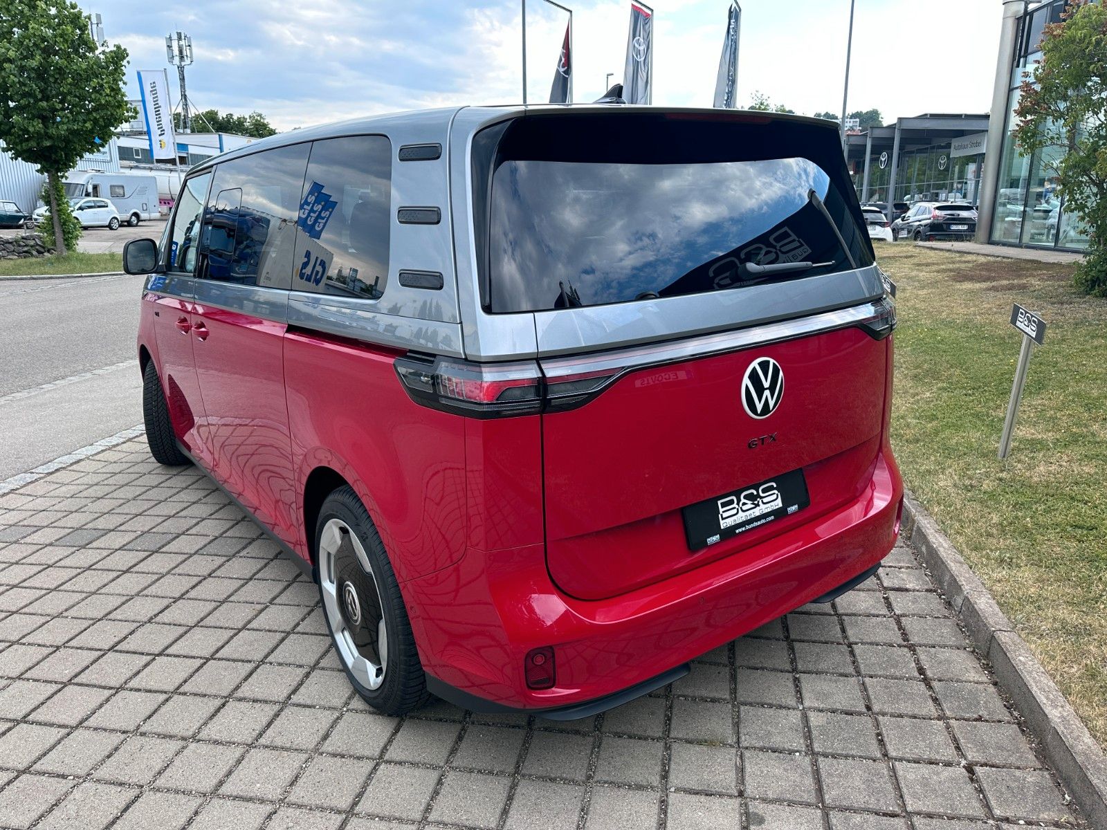 Fahrzeugabbildung Volkswagen ID.Buzz Bus 250 kW GTX LR 4MOTION ACC,MATRIX