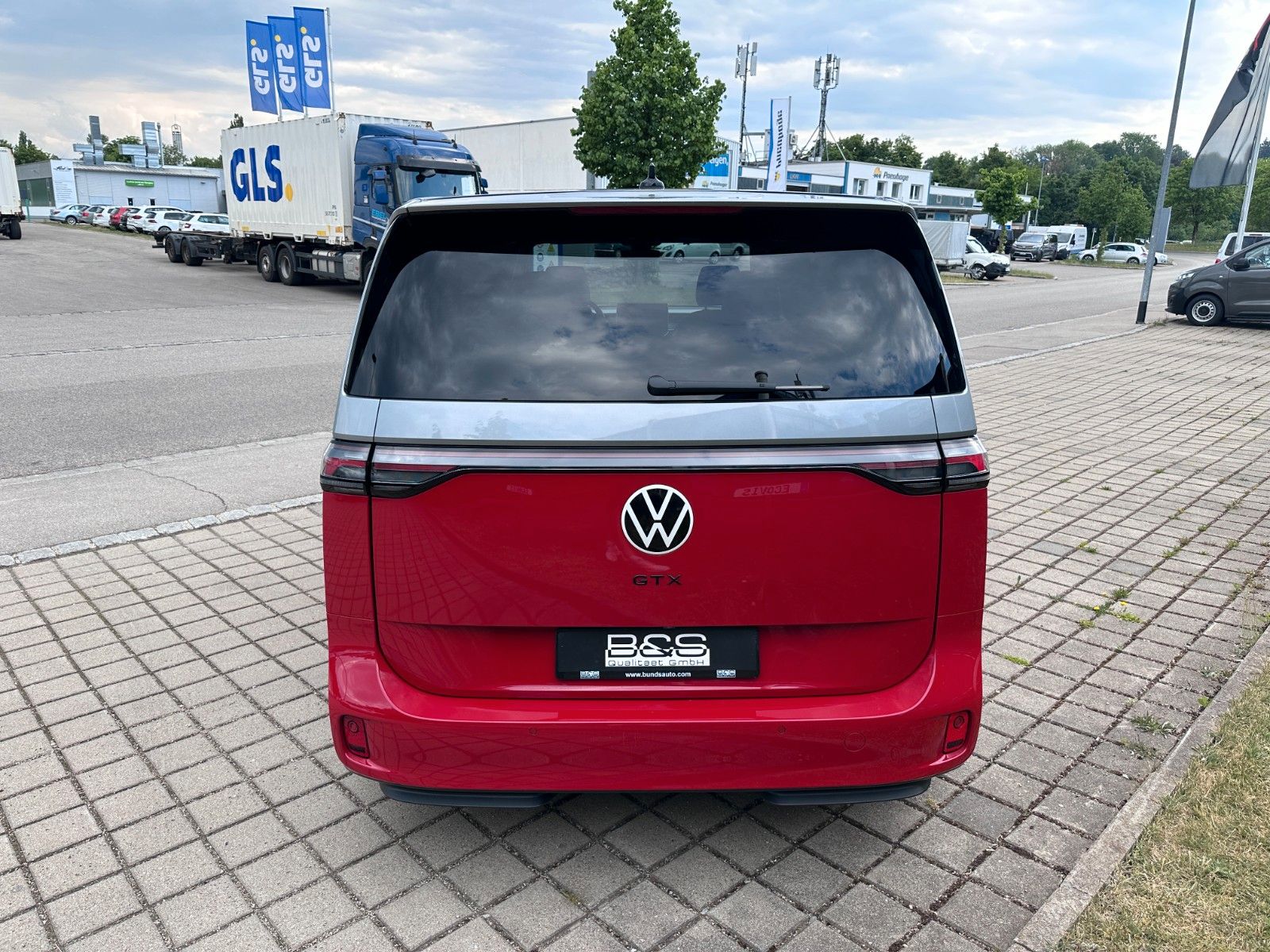 Fahrzeugabbildung Volkswagen ID.Buzz Bus 250 kW GTX LR 4MOTION ACC,MATRIX
