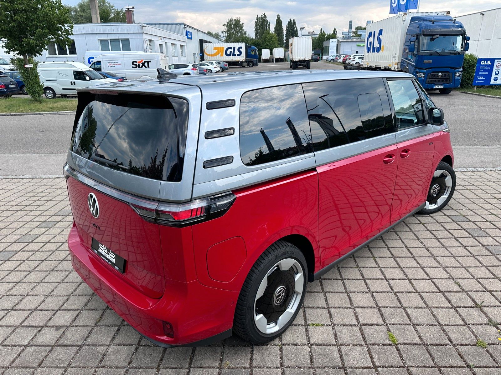 Fahrzeugabbildung Volkswagen ID.Buzz Bus 250 kW GTX LR 4MOTION ACC,MATRIX