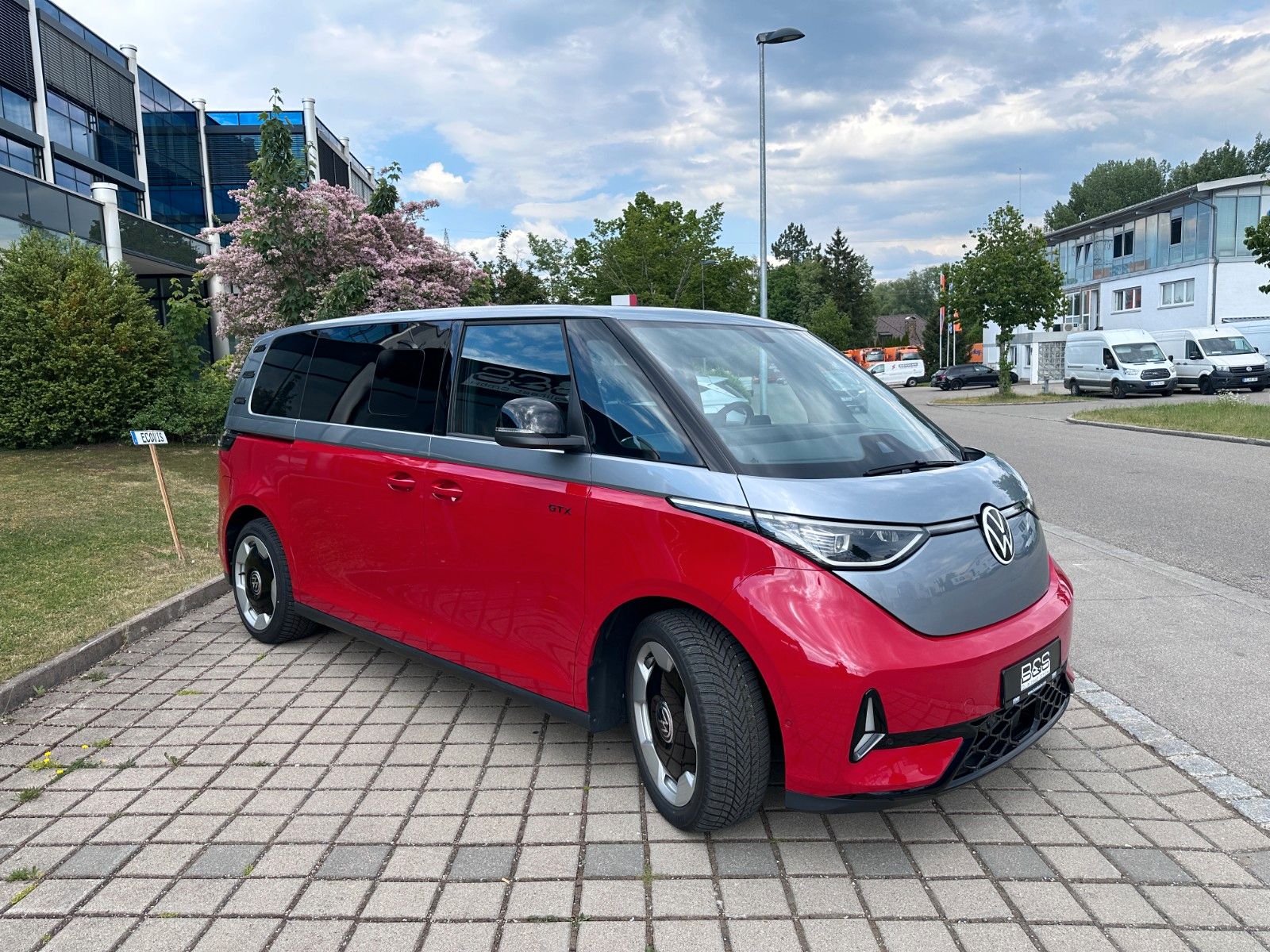 Fahrzeugabbildung Volkswagen ID.Buzz Bus 250 kW GTX LR 4MOTION ACC,MATRIX