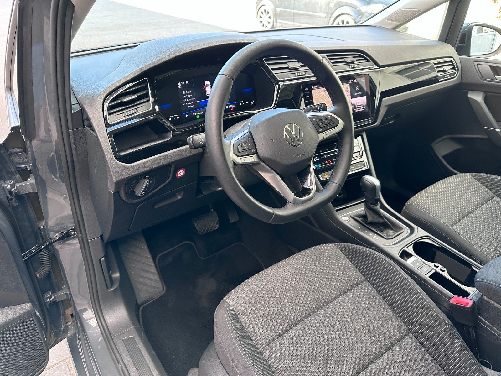 Fahrzeugabbildung Volkswagen Touran Comfortline BMT/Start-Stopp ACC,PANO,LED