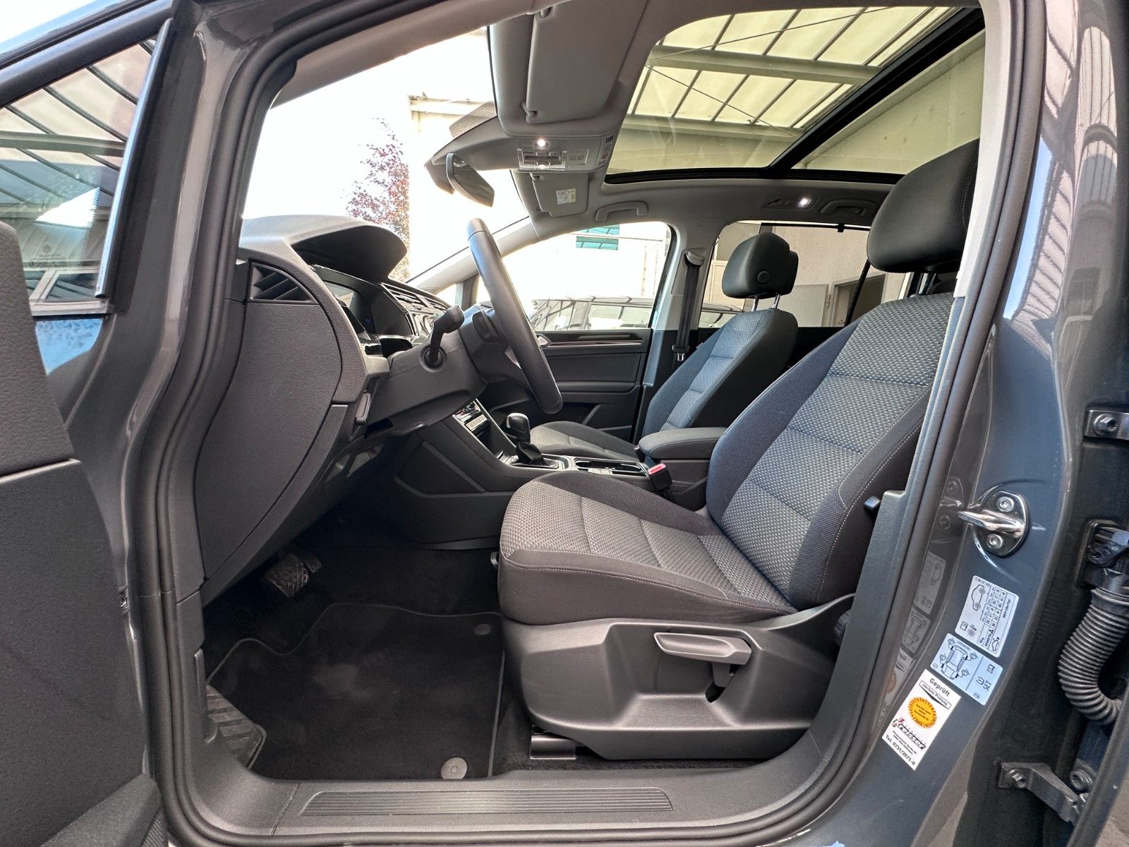 Fahrzeugabbildung Volkswagen Touran Comfortline BMT/Start-Stopp ACC,PANO,LED
