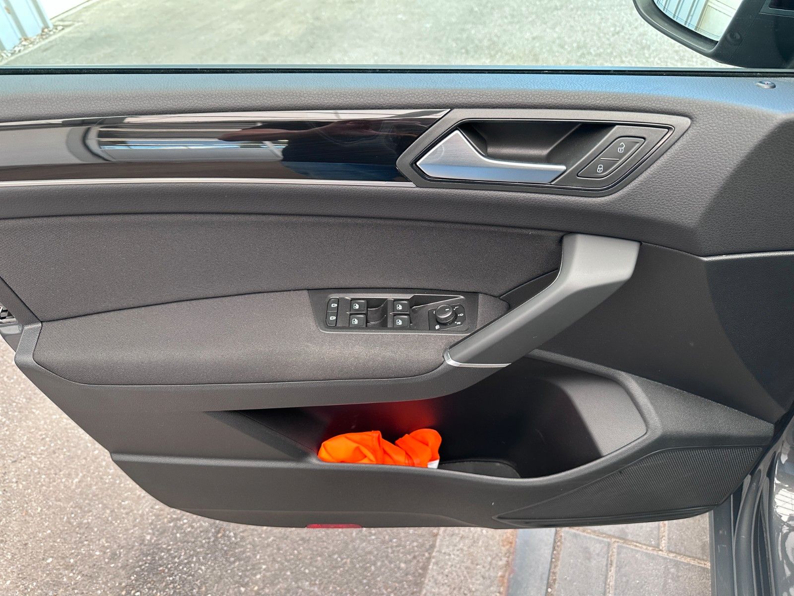 Fahrzeugabbildung Volkswagen Touran Comfortline BMT/Start-Stopp ACC,PANO,LED