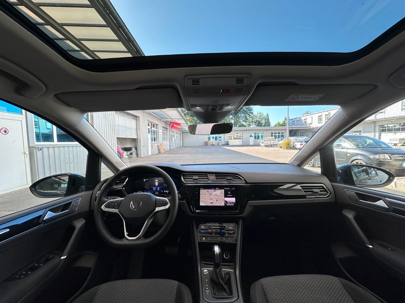 Fahrzeugabbildung Volkswagen Touran Comfortline BMT/Start-Stopp ACC,PANO,LED