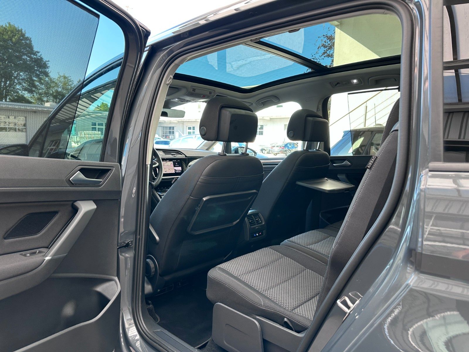 Fahrzeugabbildung Volkswagen Touran Comfortline BMT/Start-Stopp ACC,PANO,LED