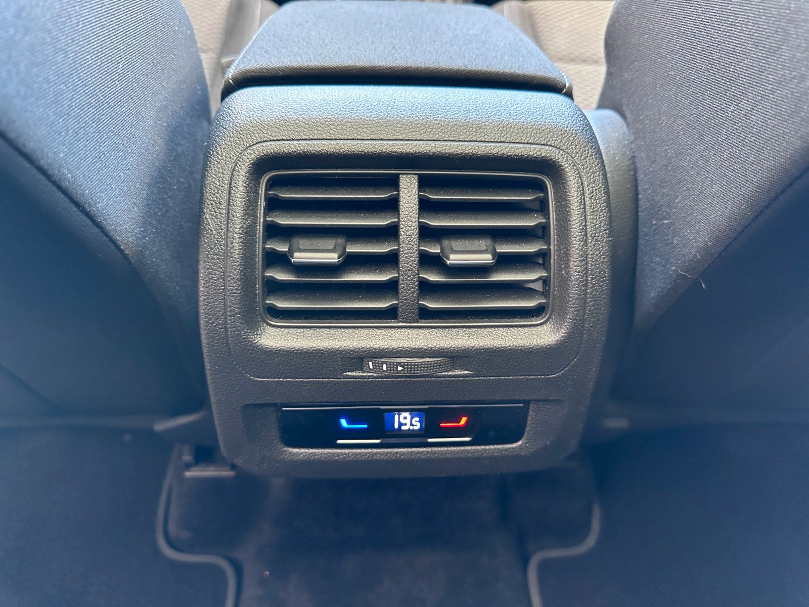 Fahrzeugabbildung Volkswagen Touran Comfortline BMT/Start-Stopp ACC,PANO,LED