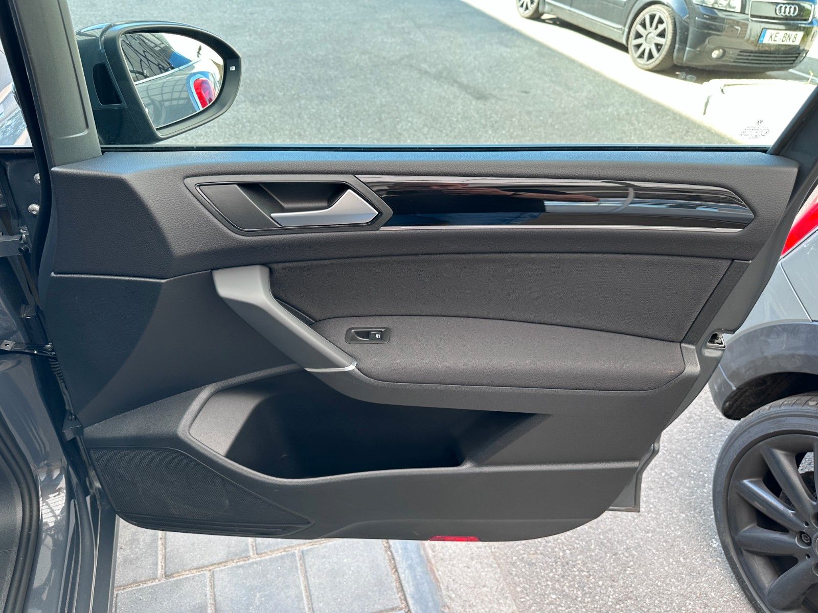 Fahrzeugabbildung Volkswagen Touran Comfortline BMT/Start-Stopp ACC,PANO,LED
