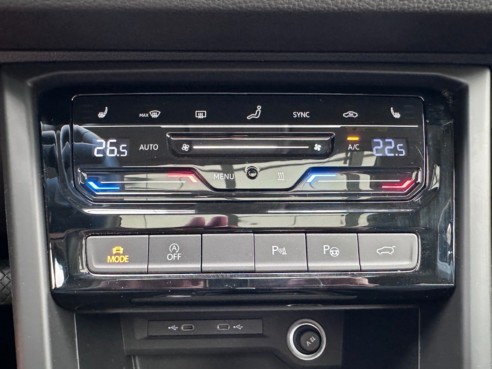 Fahrzeugabbildung Volkswagen Touran Comfortline BMT/Start-Stopp ACC,PANO,LED